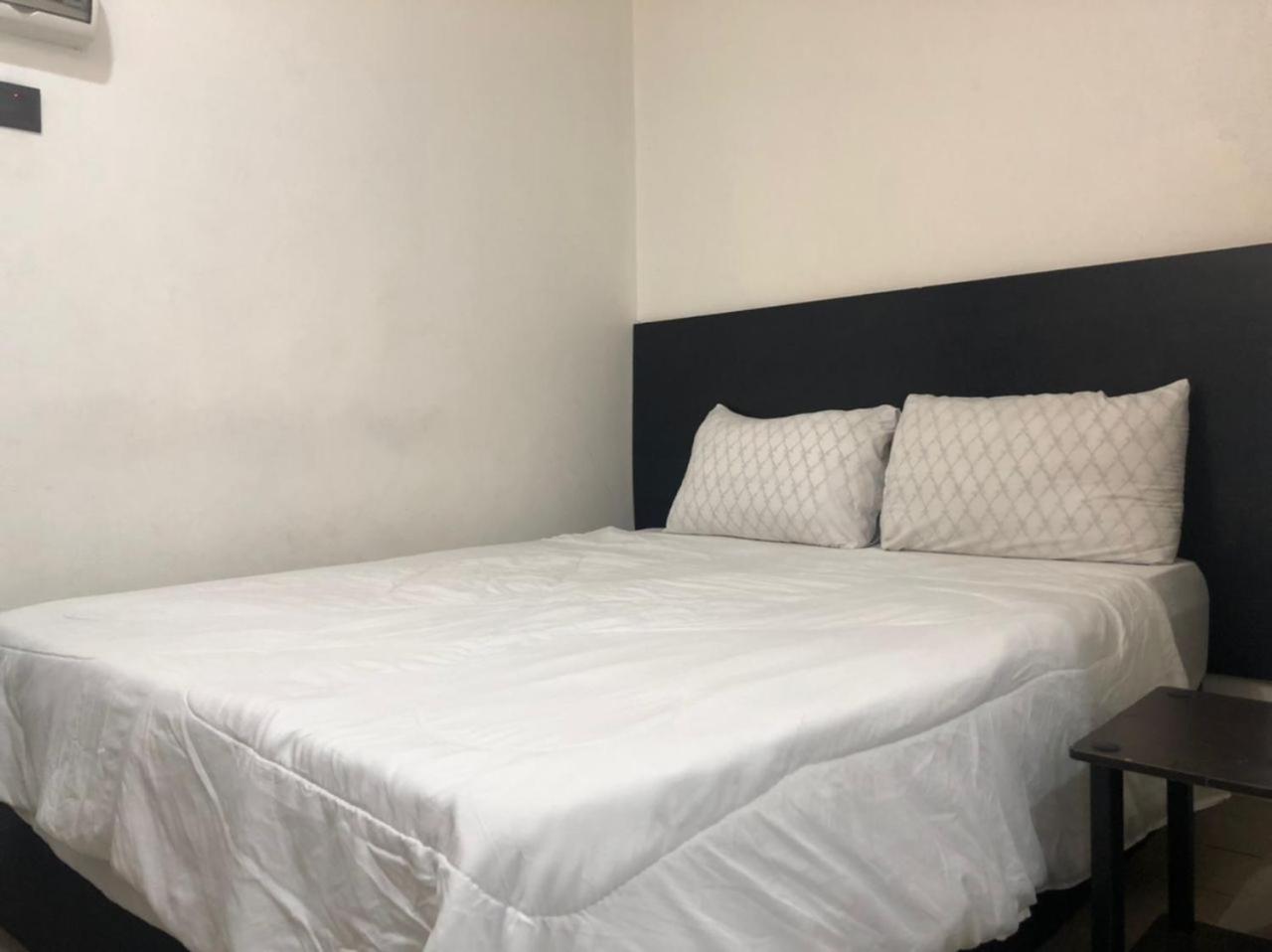 Queen Room photo 2