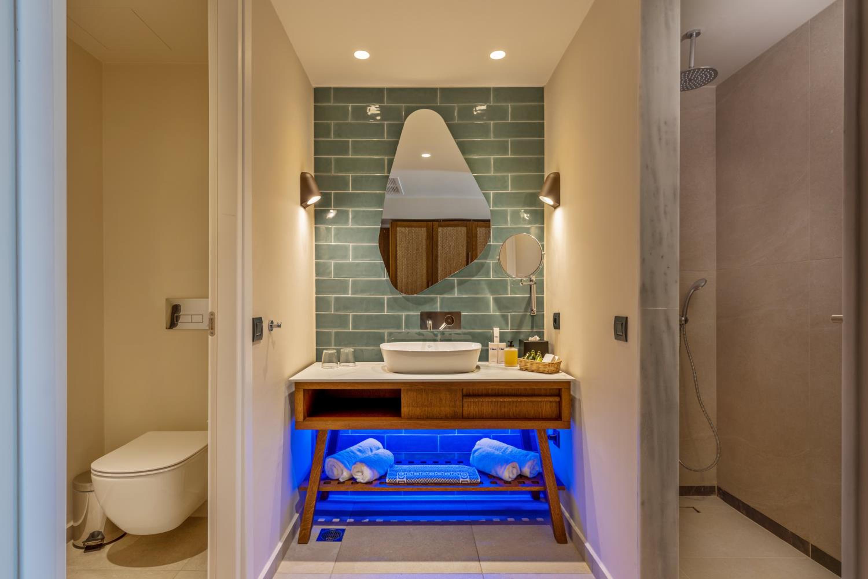 Deluxe Junior Suite - Photo 3