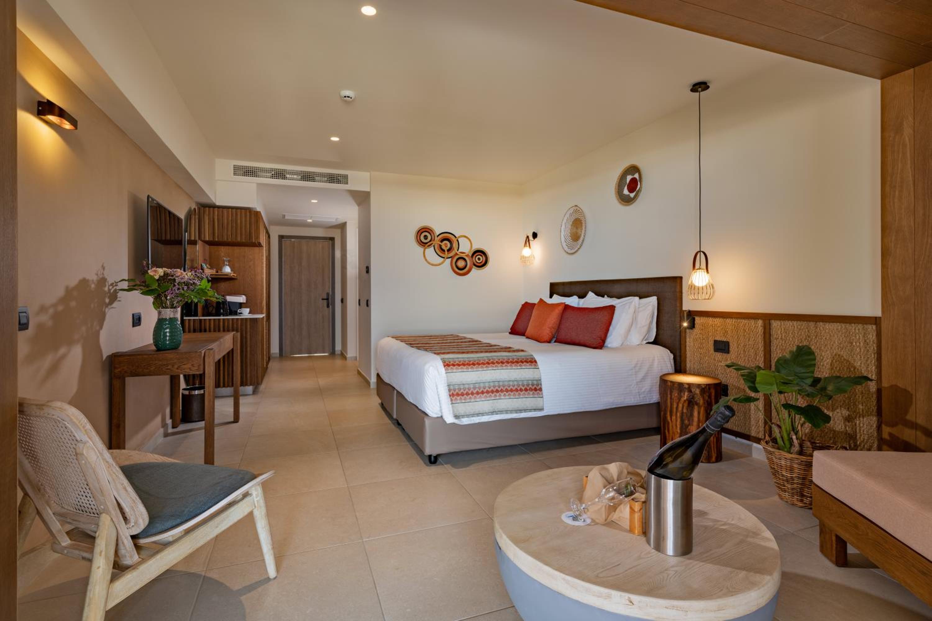 Deluxe Junior Suite - Photo 7