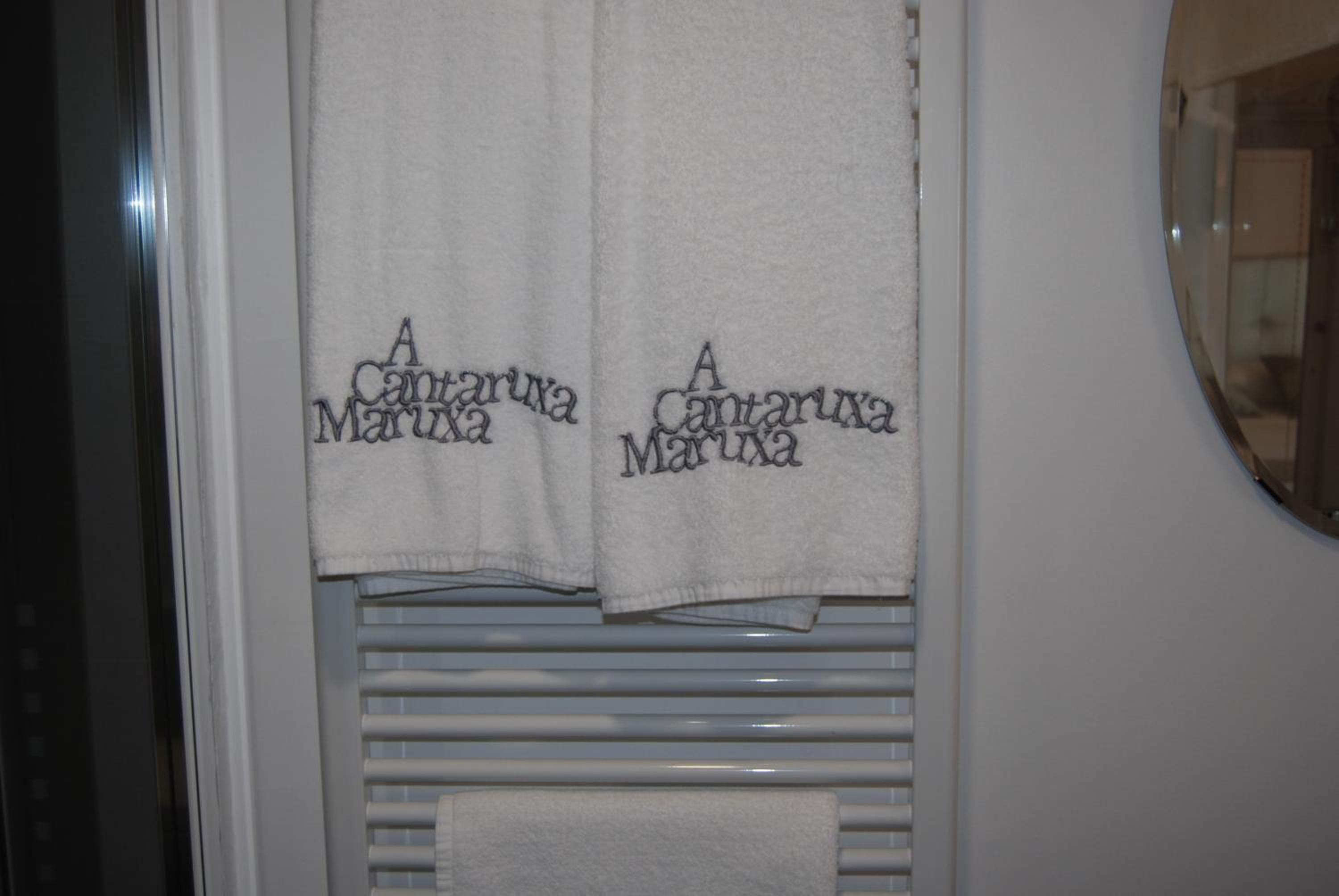 Queen Suite with Spa Bath photo 2