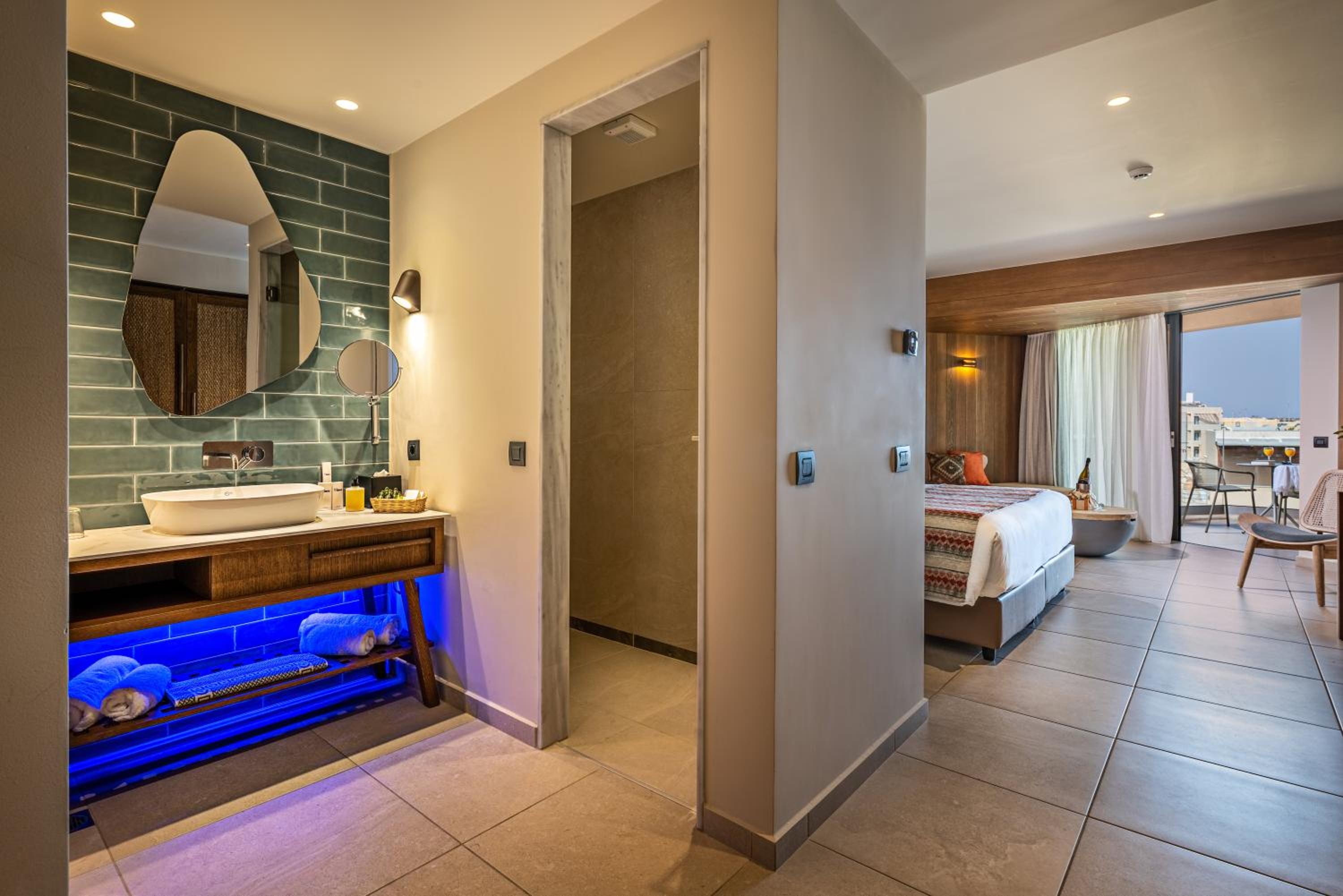 Deluxe Junior Suite - Photo 4