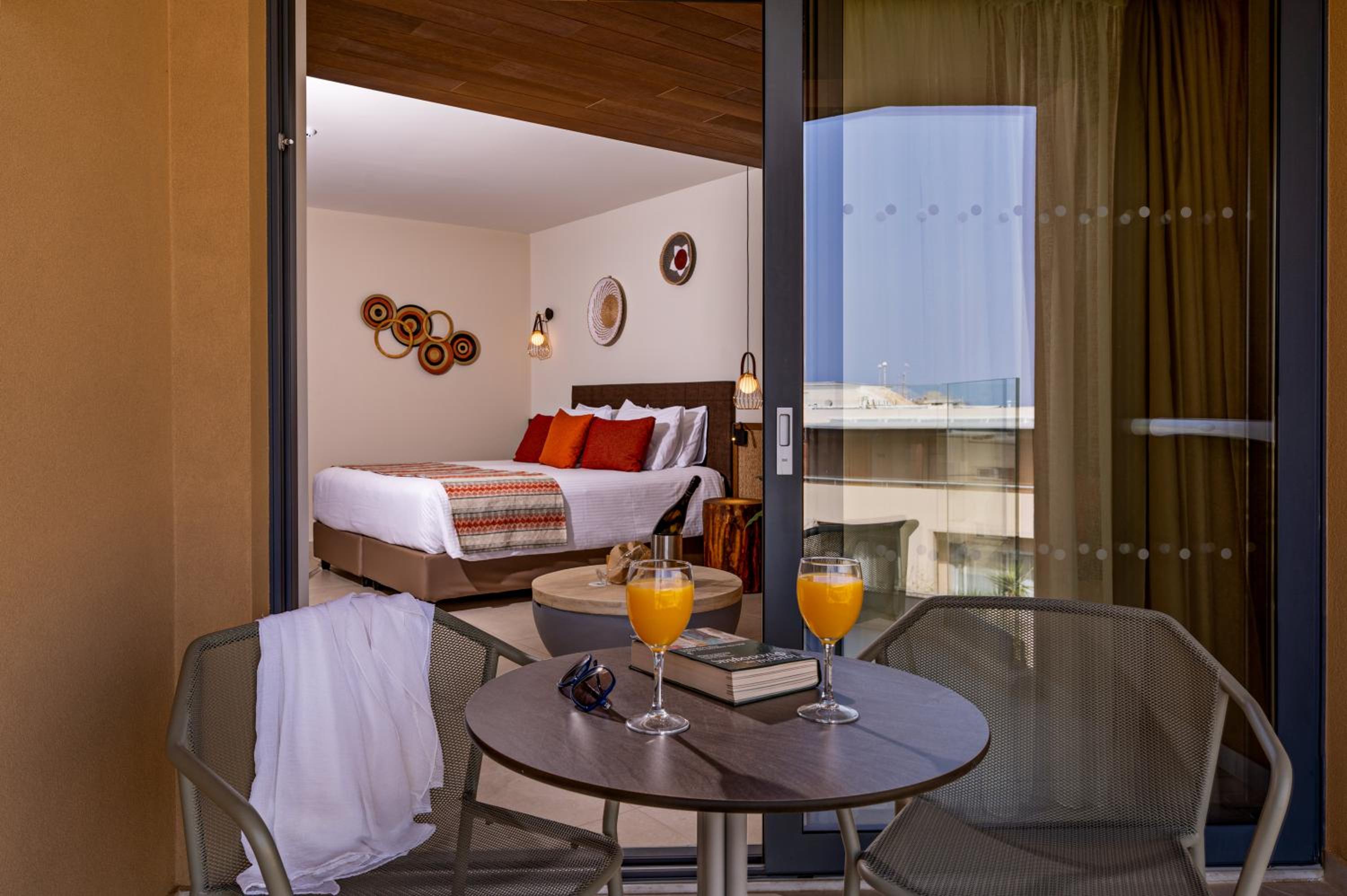 Deluxe Junior Suite - Photo 11