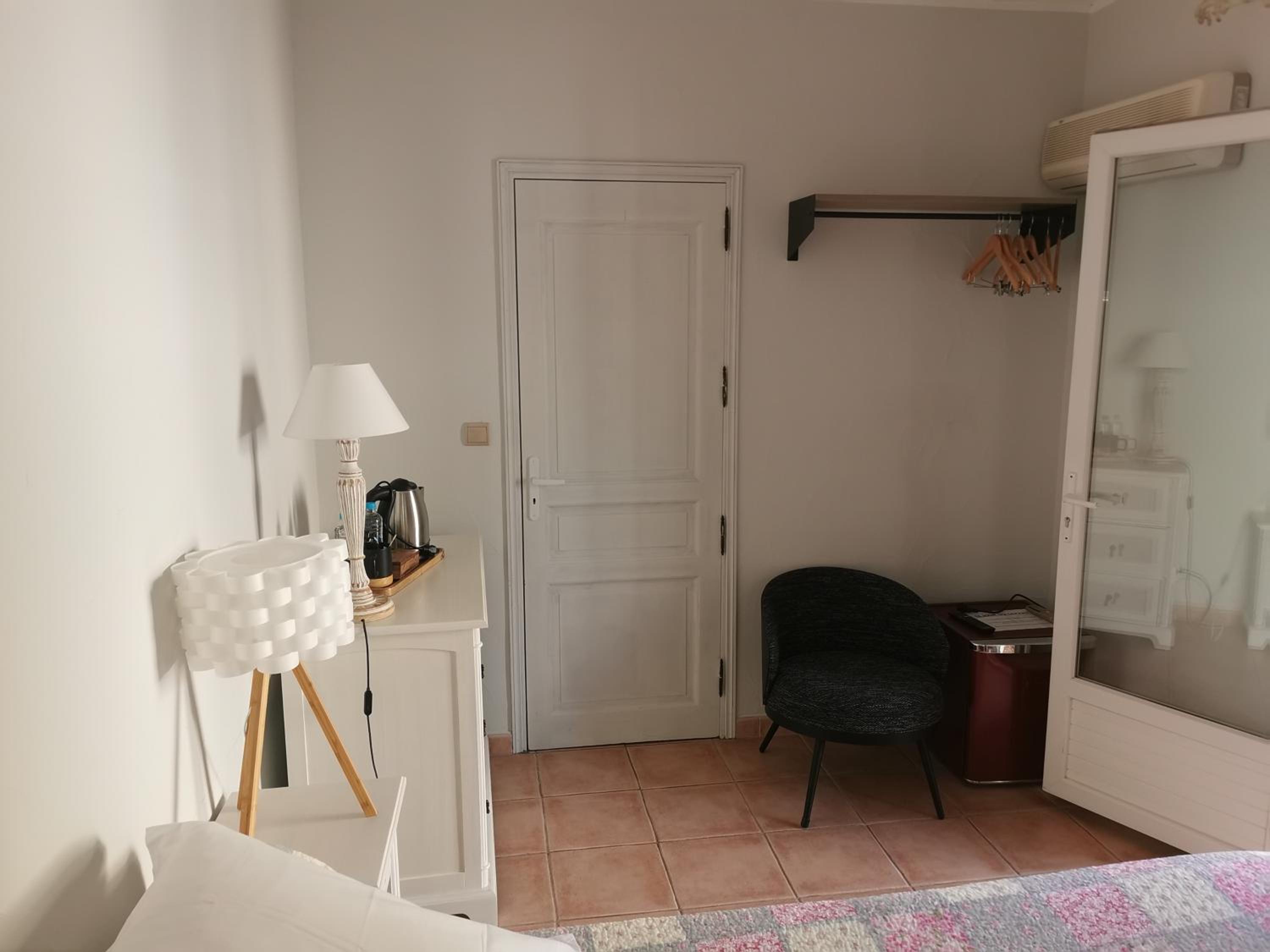 Double Room with Garden View - Photo 5