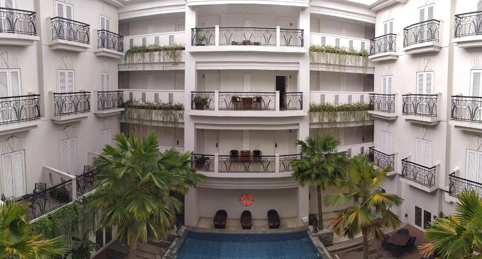 Deluxe Twin Room with Pool View - Photo 4