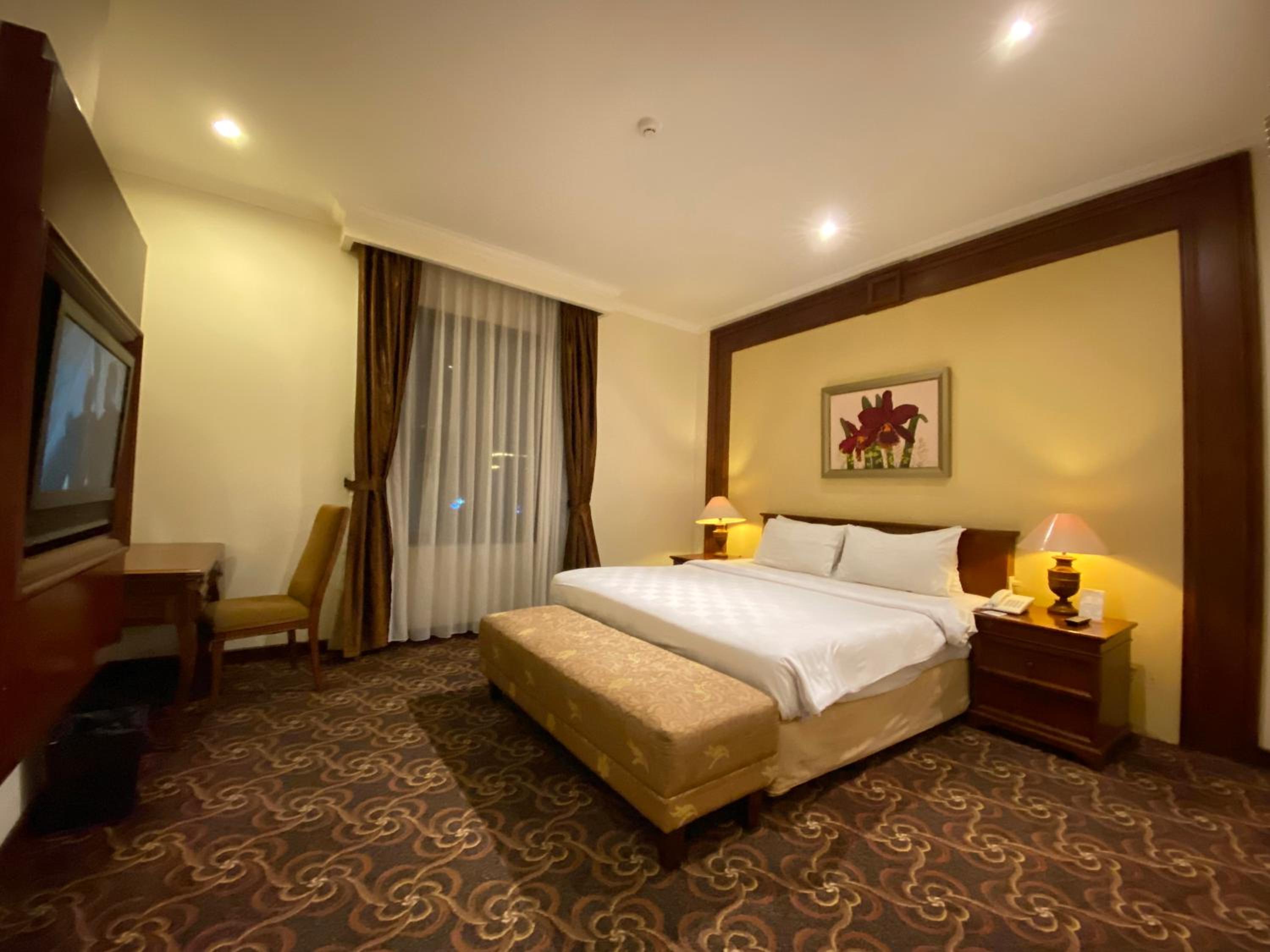 Deluxe King Room - Photo 2