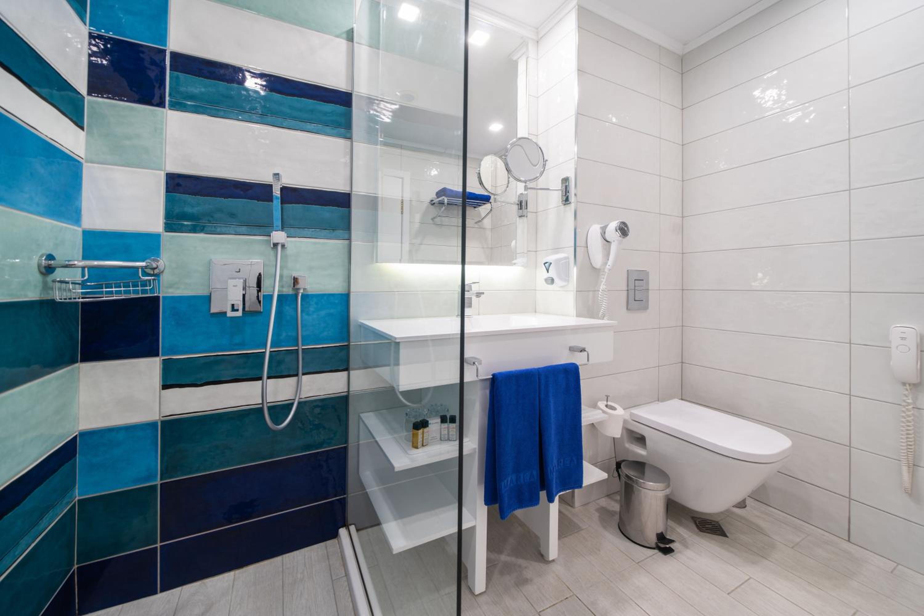 Double or Twin Room with Park View – Free Private Beach Access photo 3