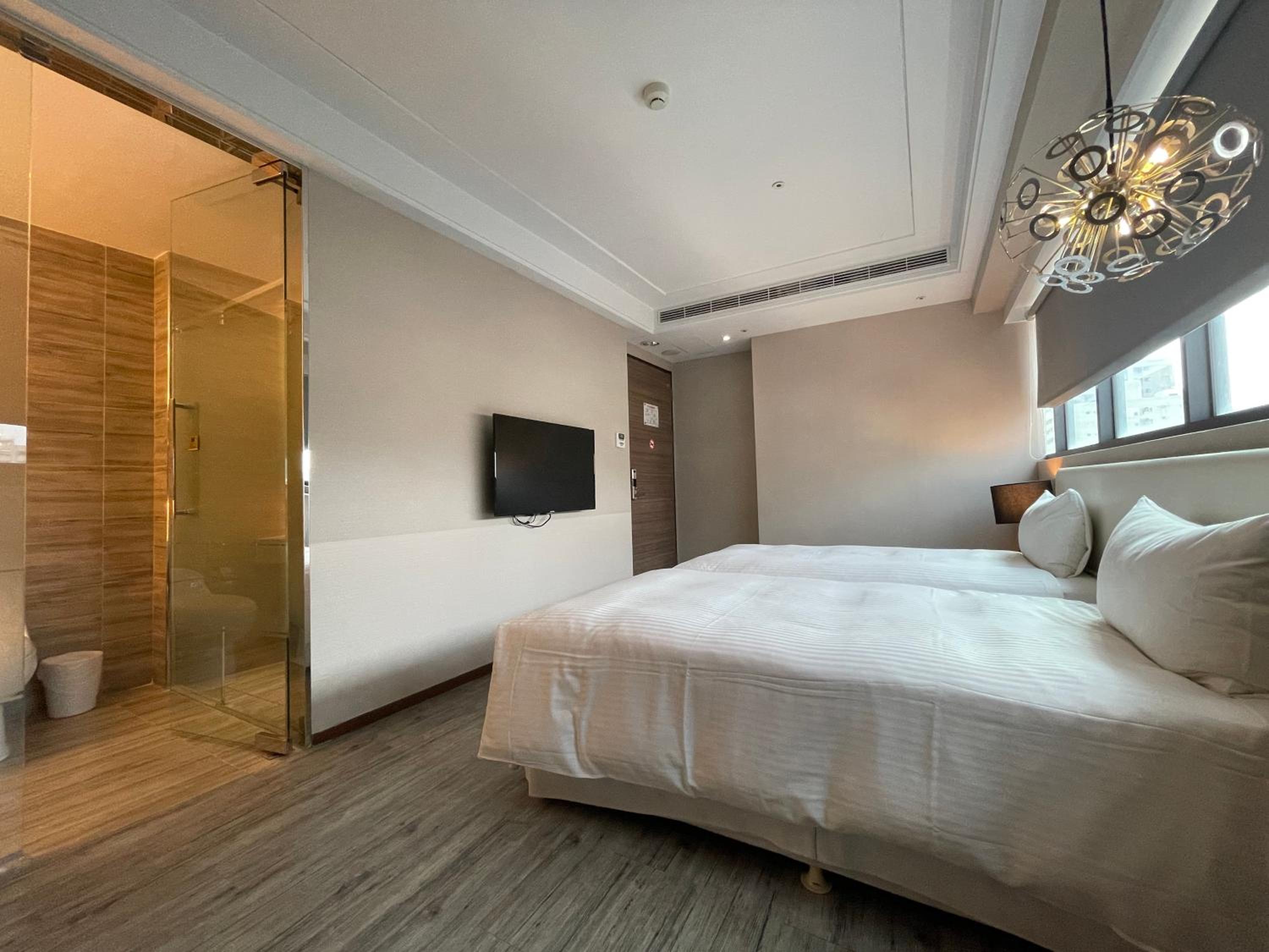 Standard Twin Room - Photo 7