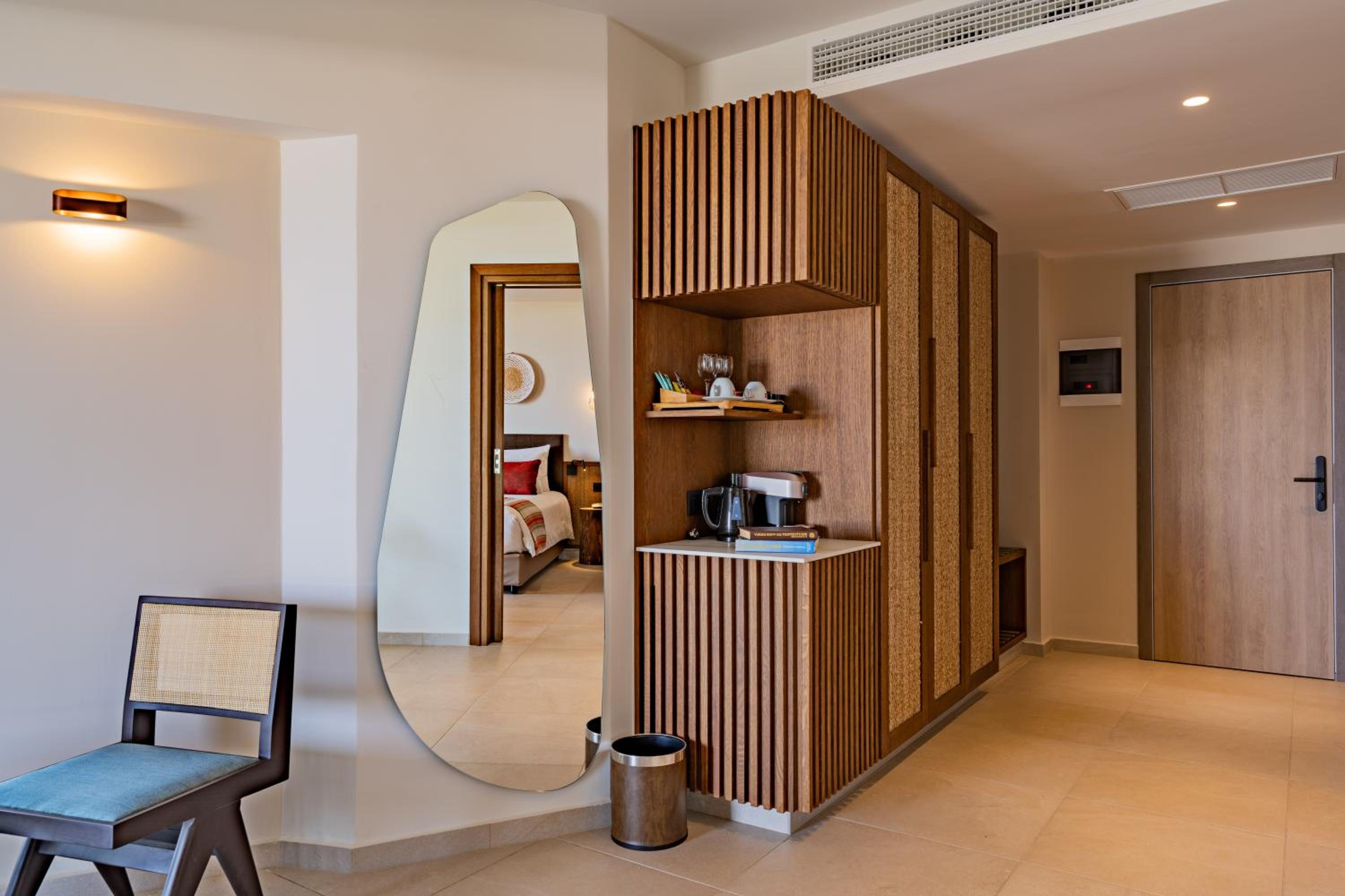 Suite - Photo 11