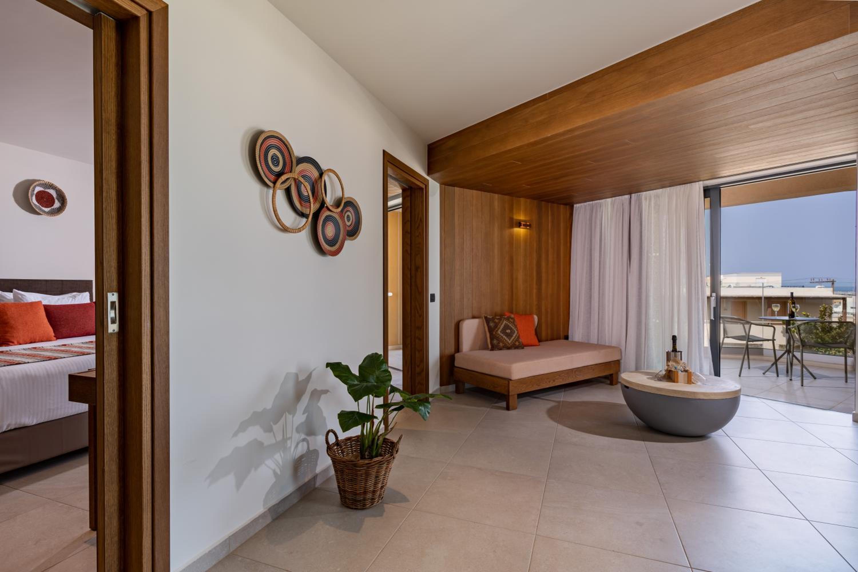 Suite - Photo 9