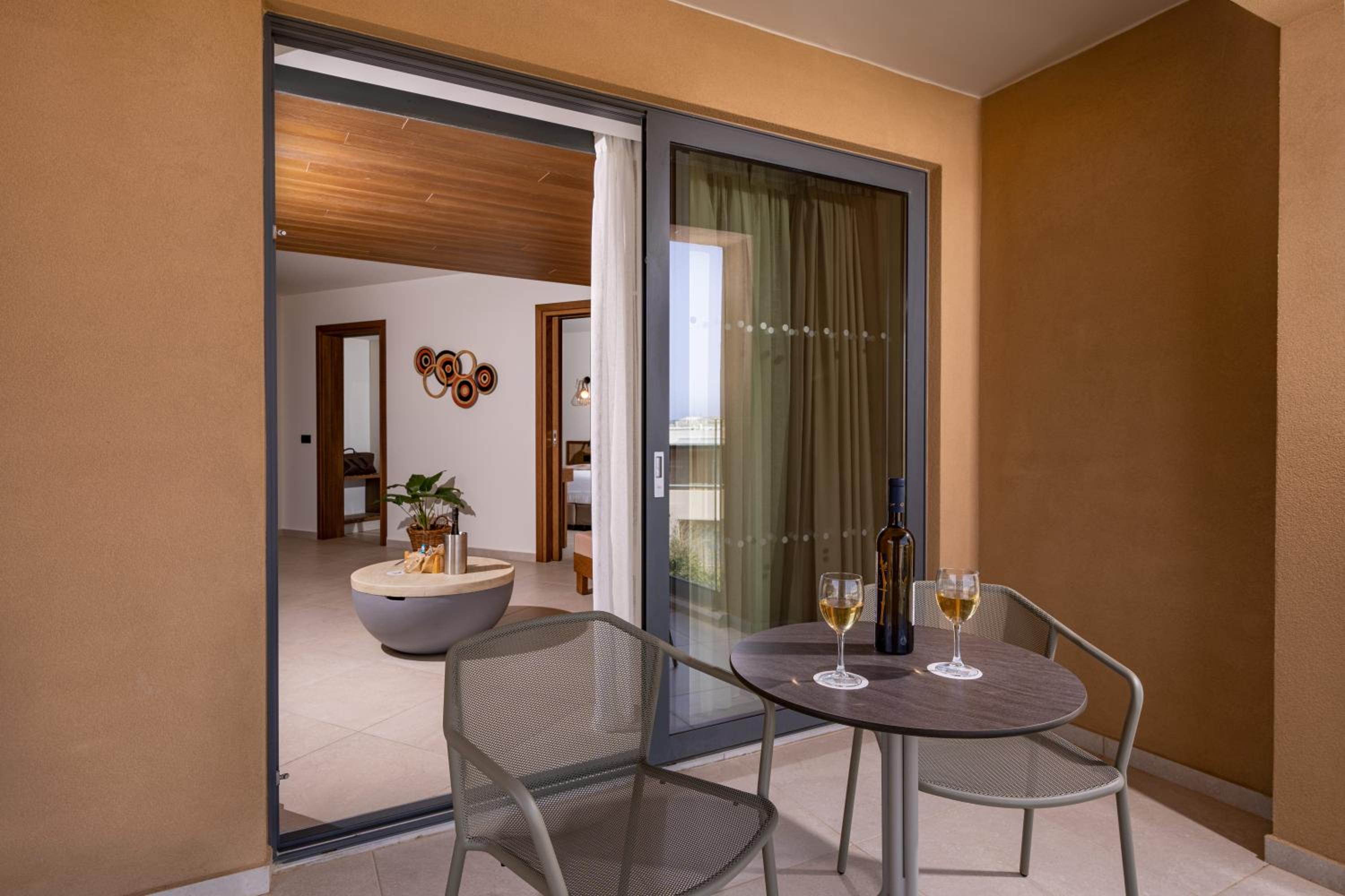 Suite - Photo 2
