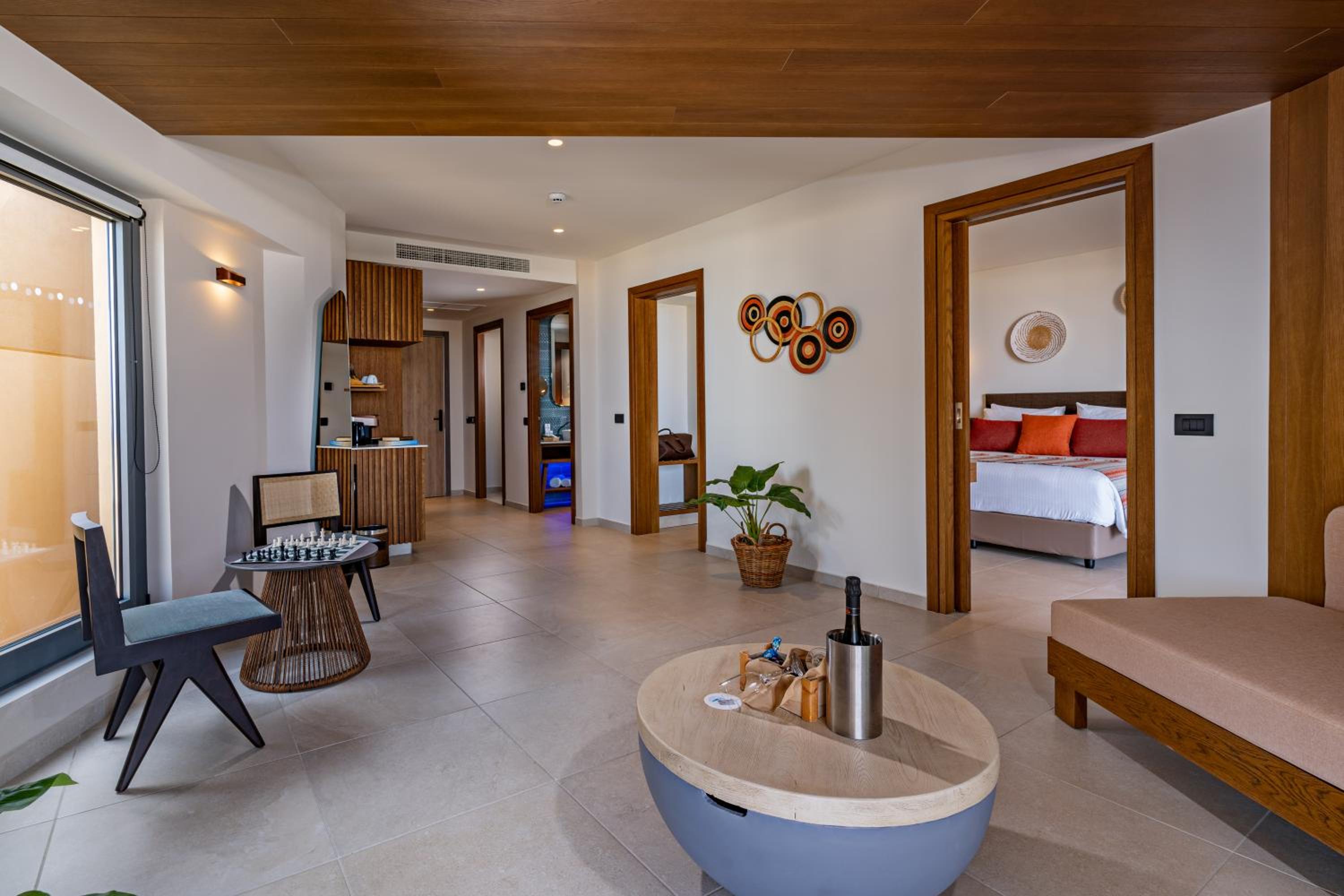Suite - Photo 20