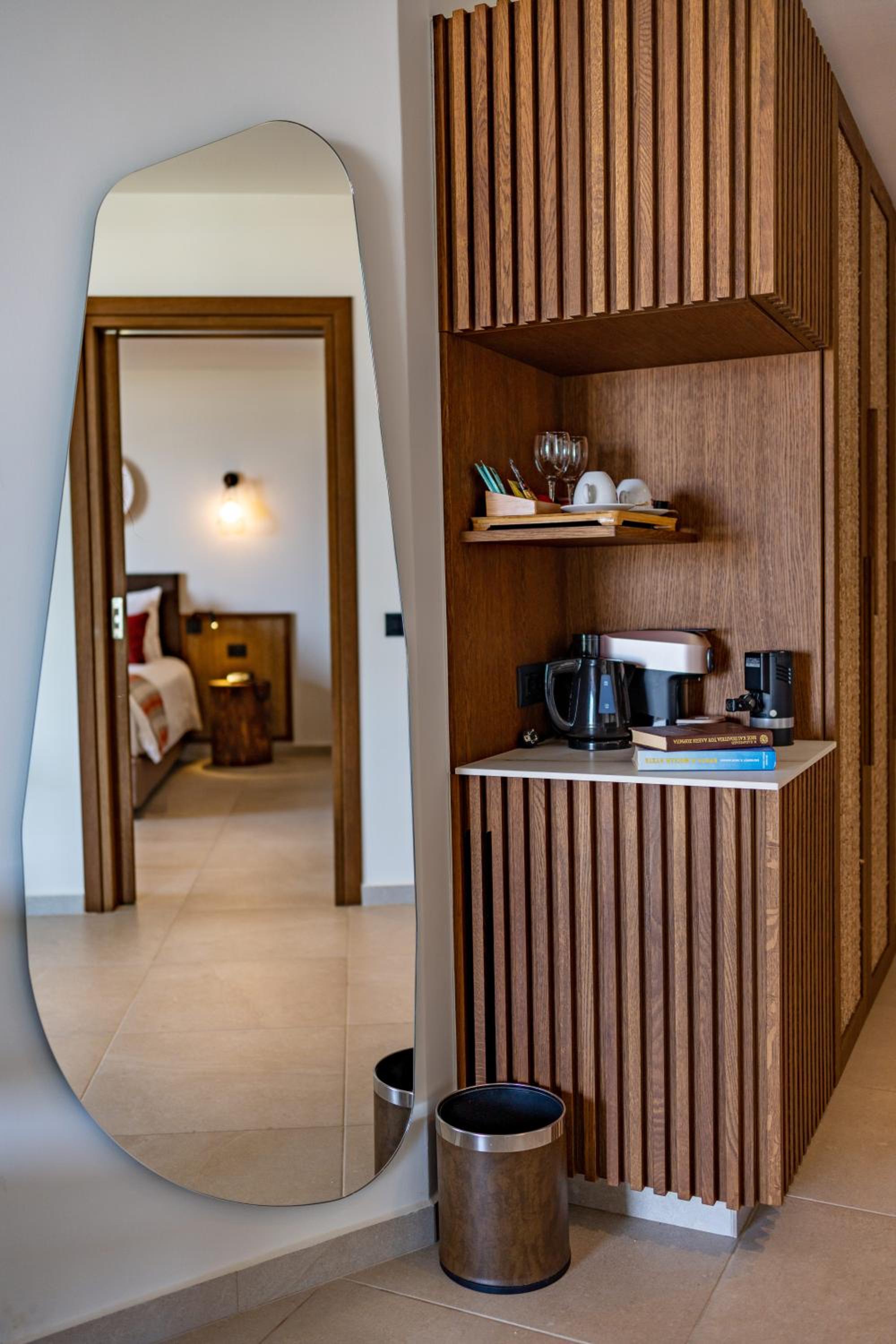 Suite - Photo 23