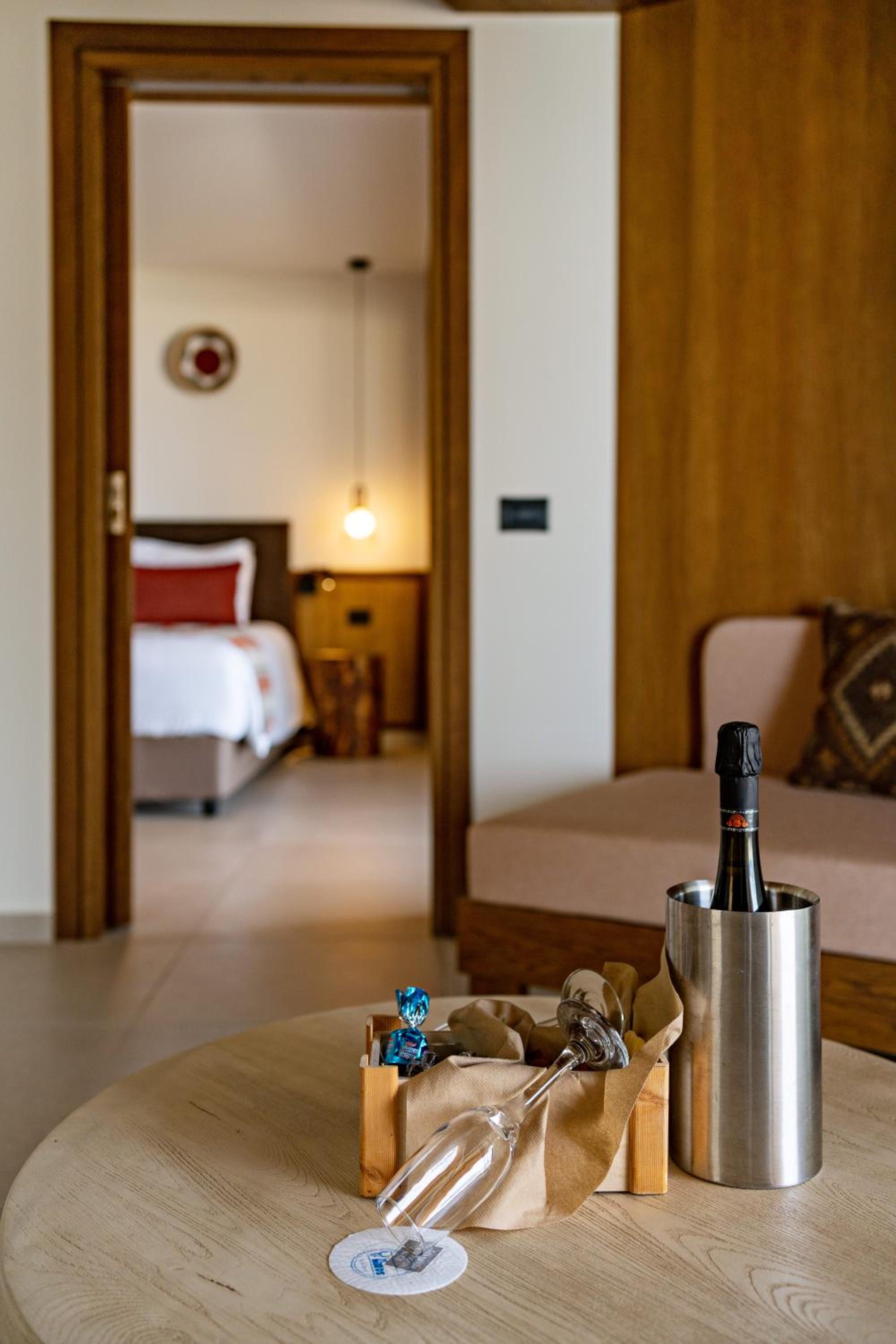 Suite - Photo 1