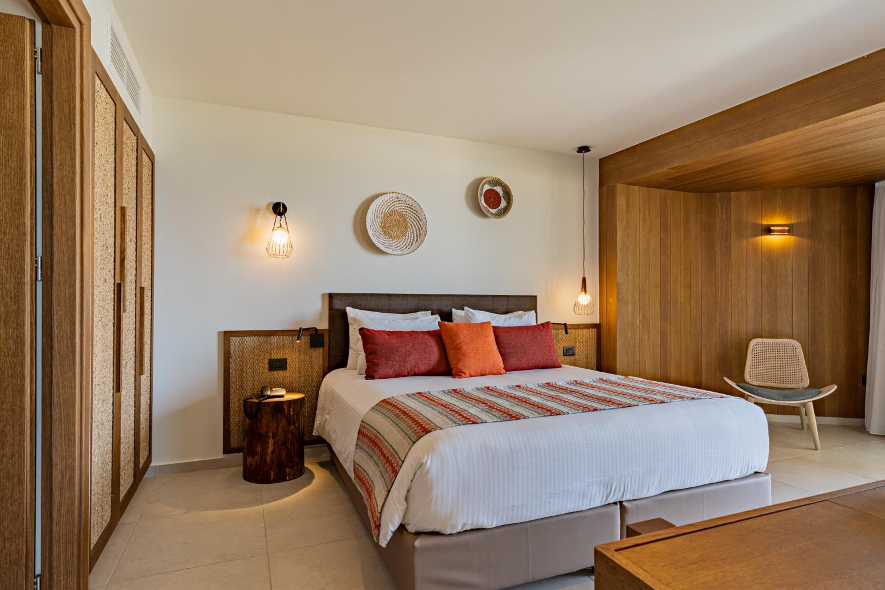 Suite - Photo 17