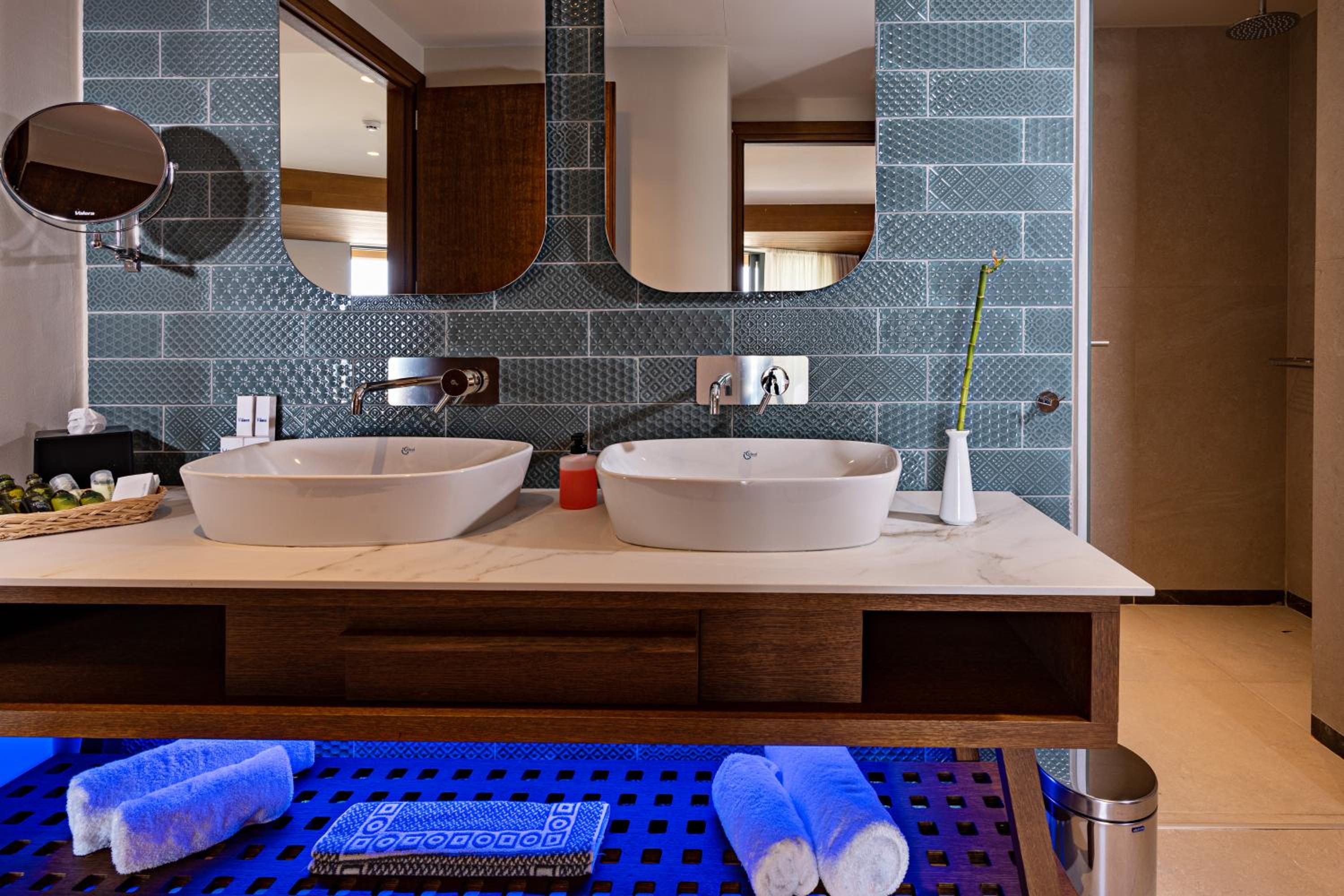 Suite - Photo 14