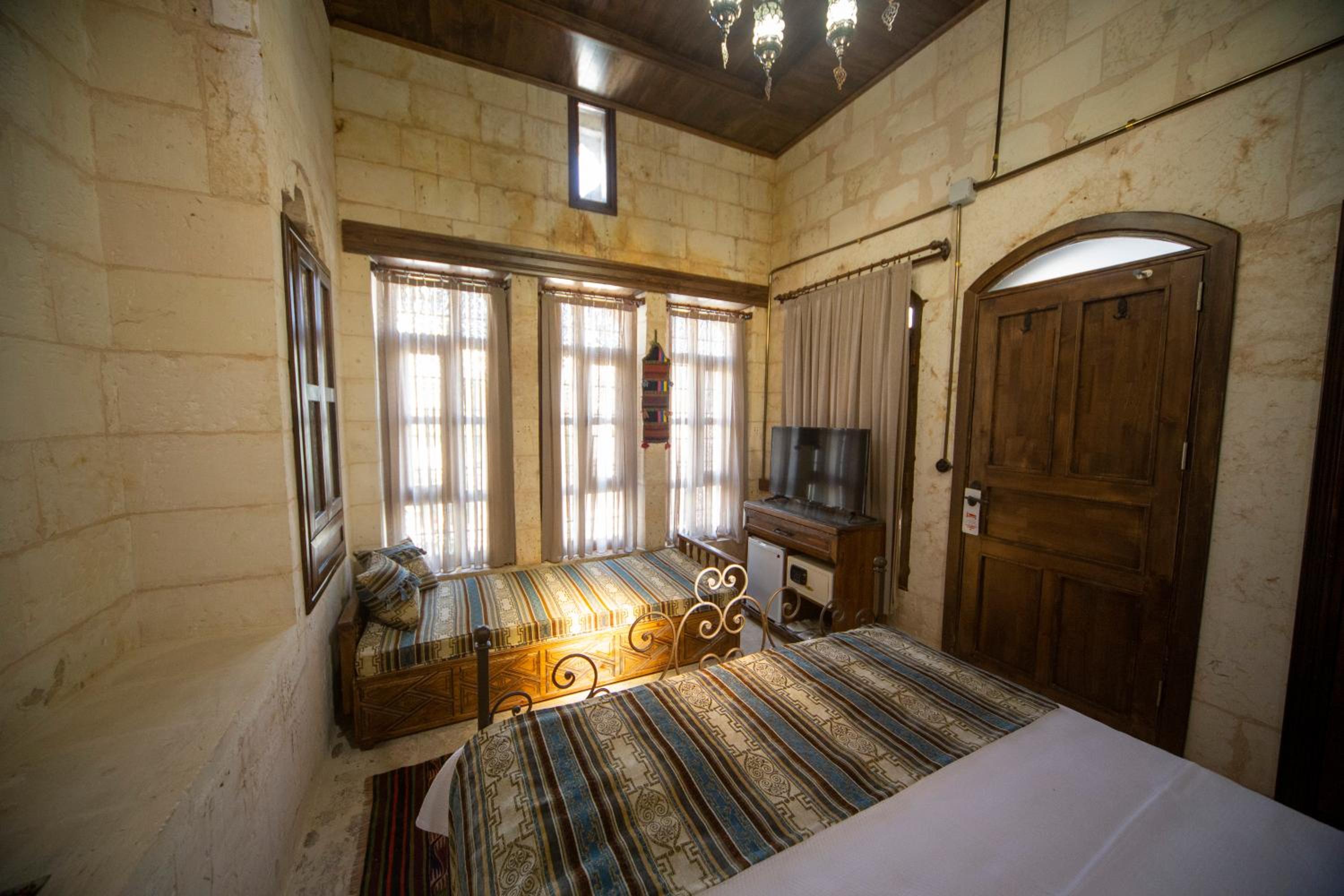 Double Room with Extra Bed photo 1