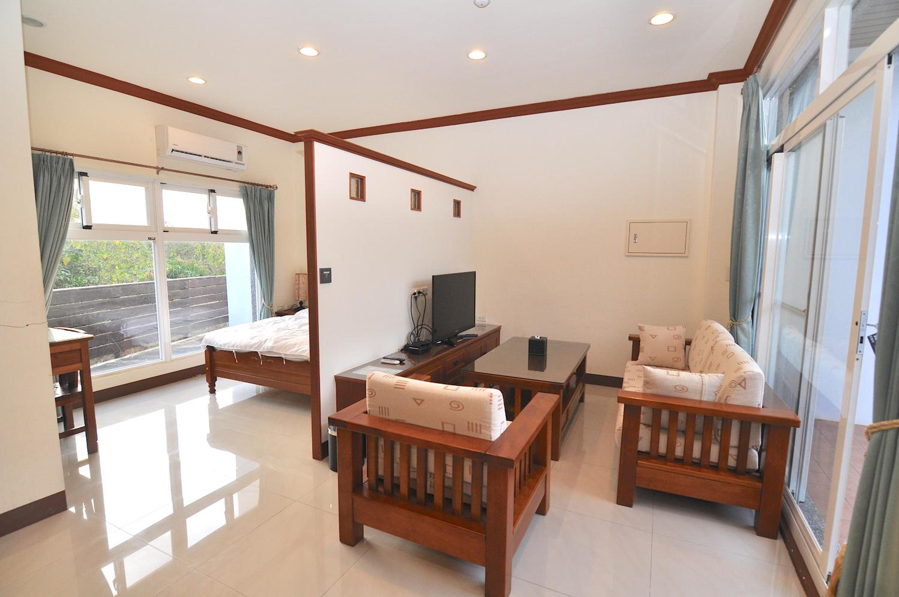 Superior Family Room photo 3