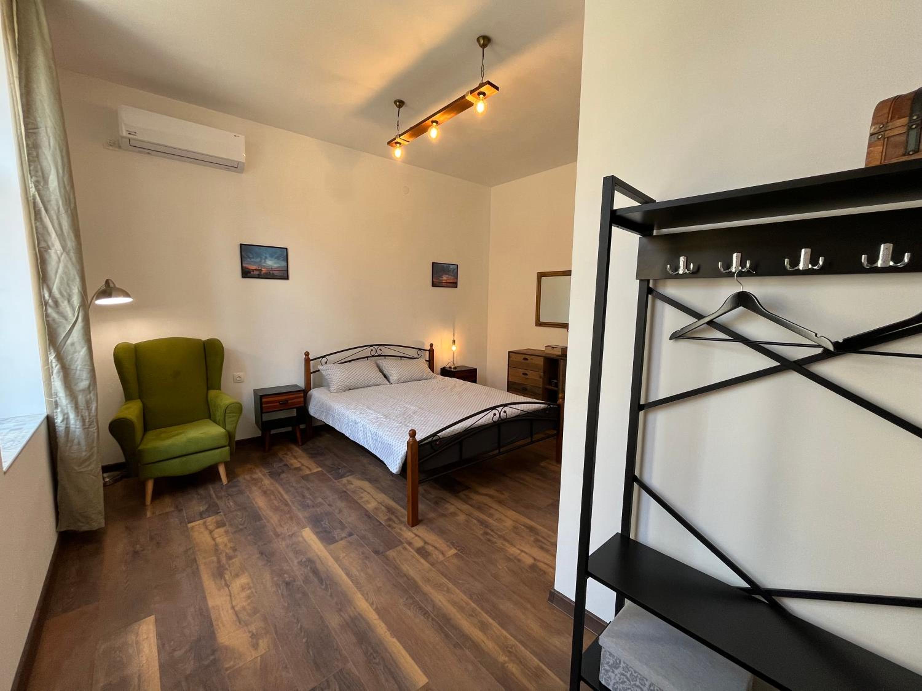 One-Bedroom Apartment - Photo 1