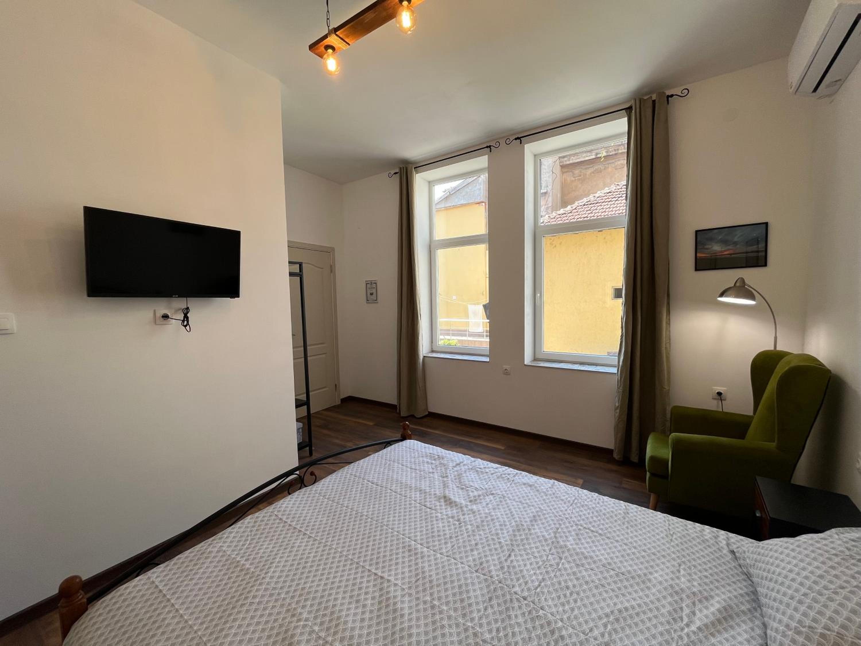 One-Bedroom Apartment - Photo 4