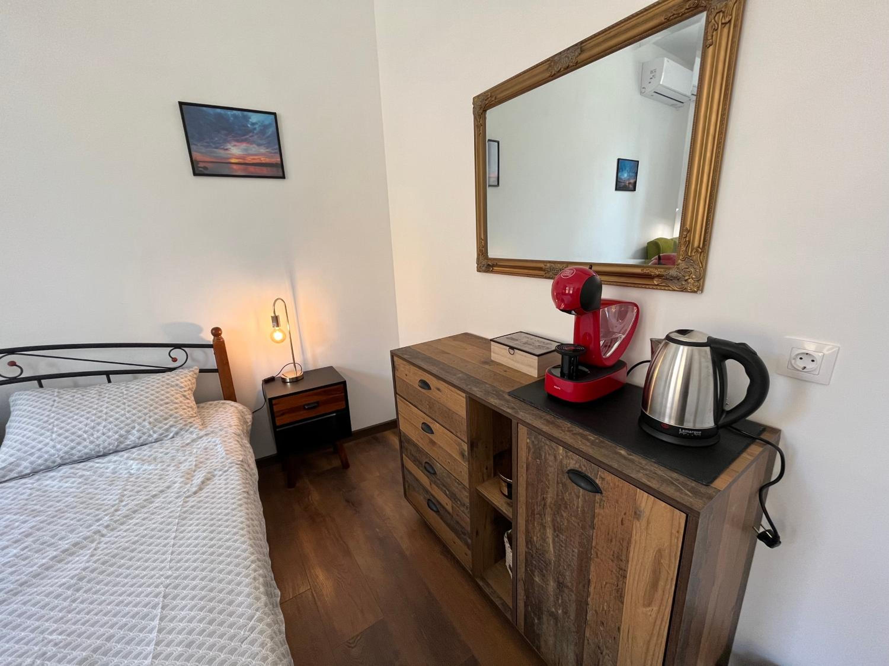 One-Bedroom Apartment - Photo 6