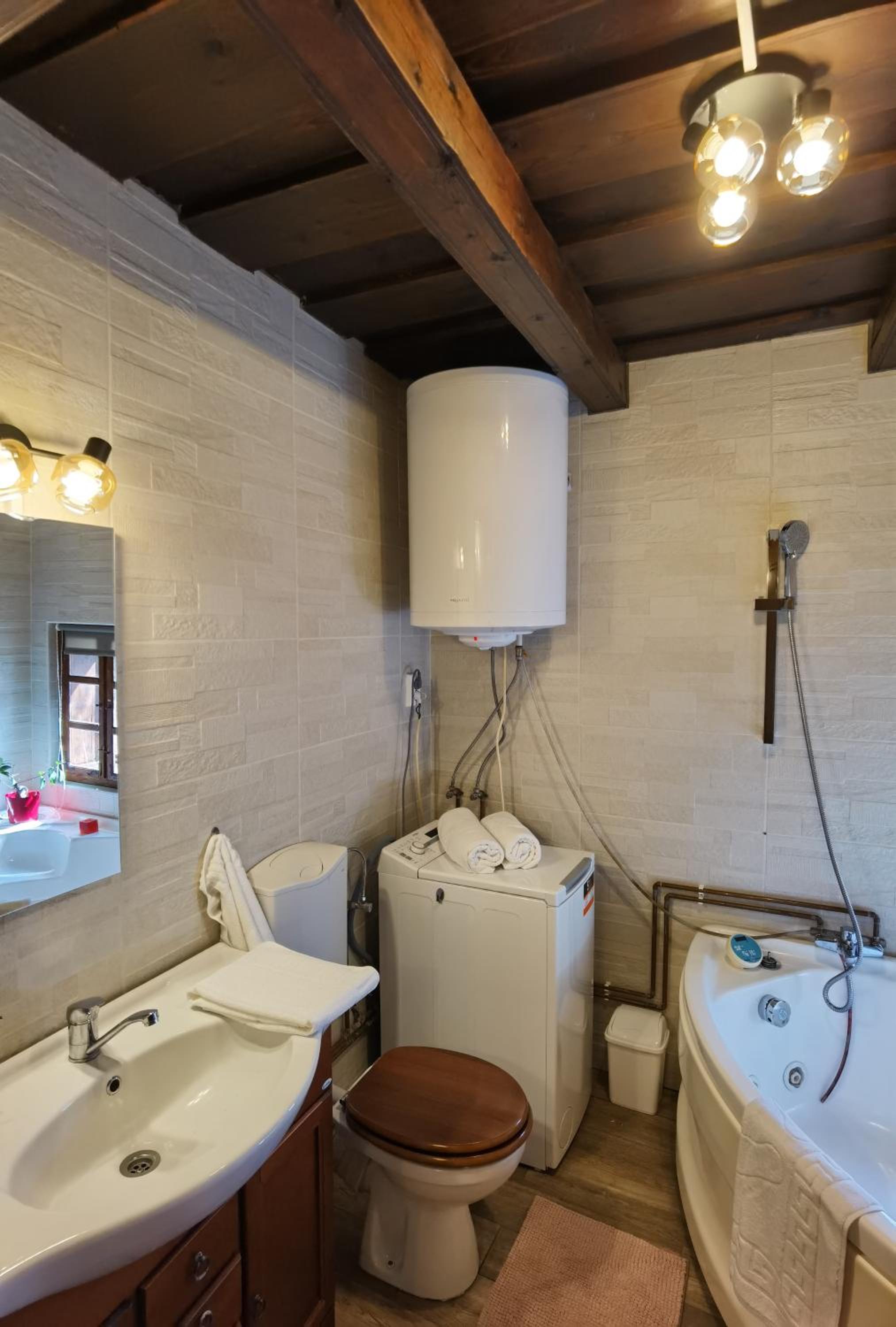 Deluxe Double Room with Extra Bed - Photo 8