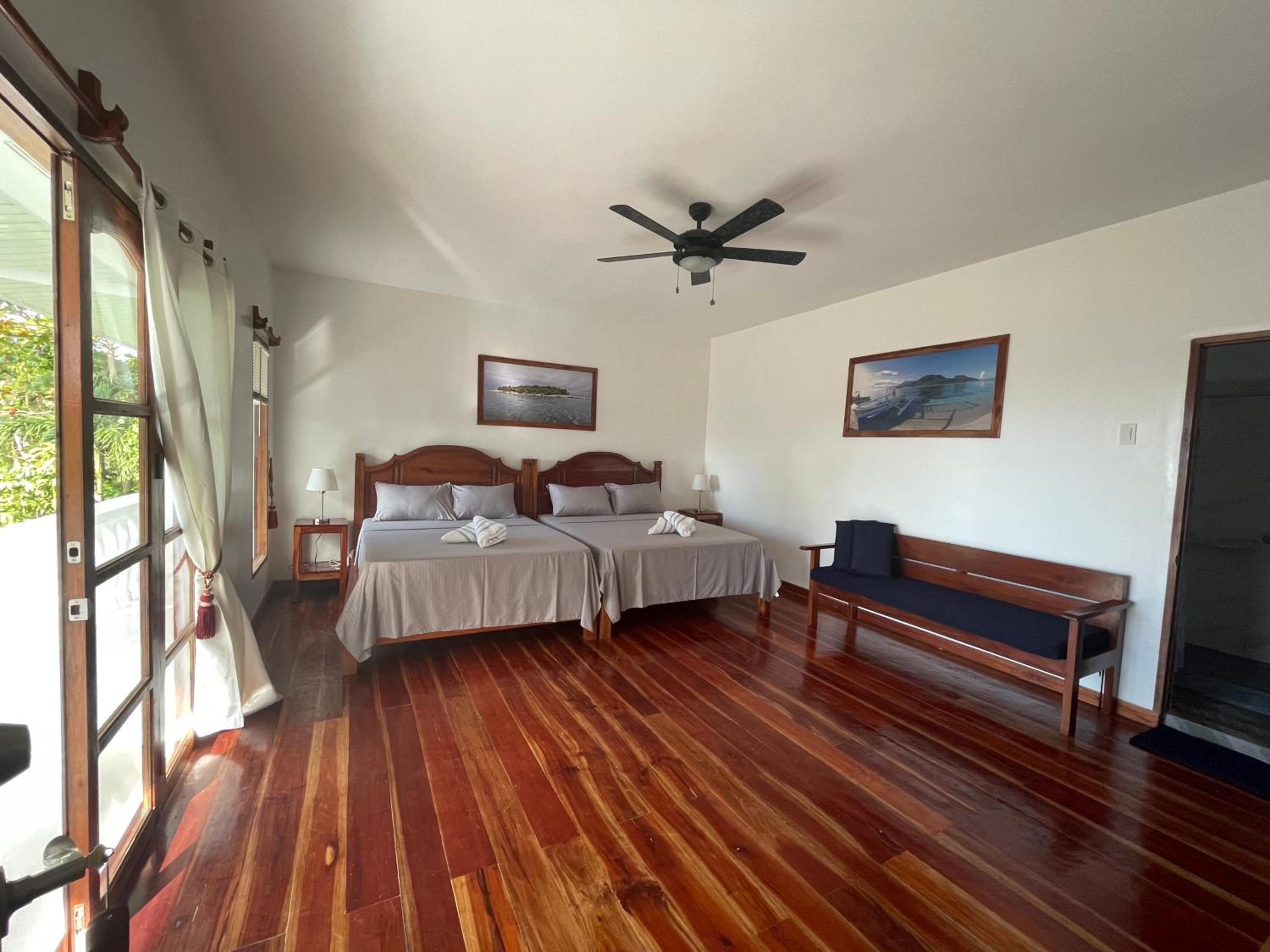 Family Room with Sea View - Photo 5