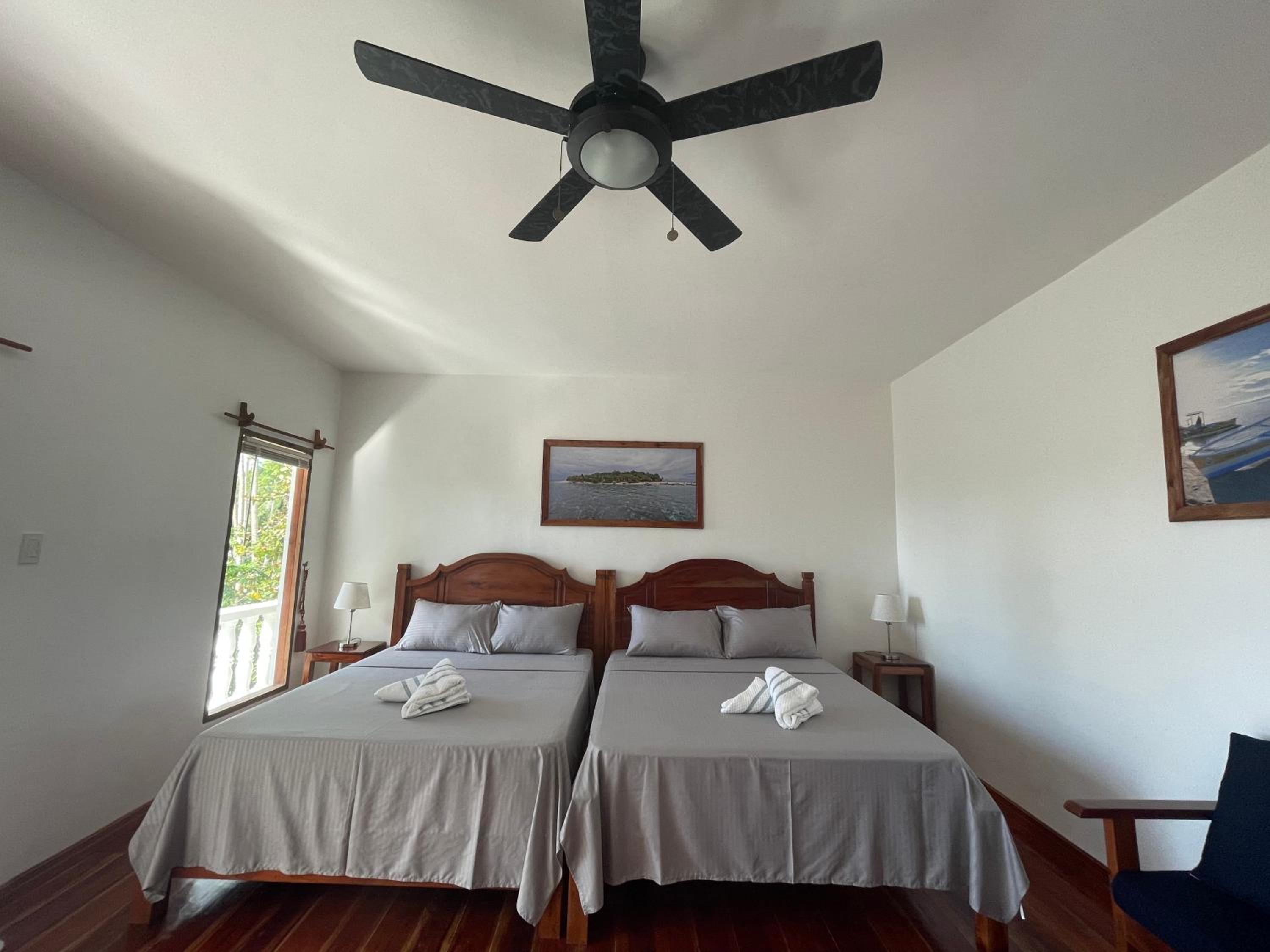 Family Room with Sea View - Photo 4