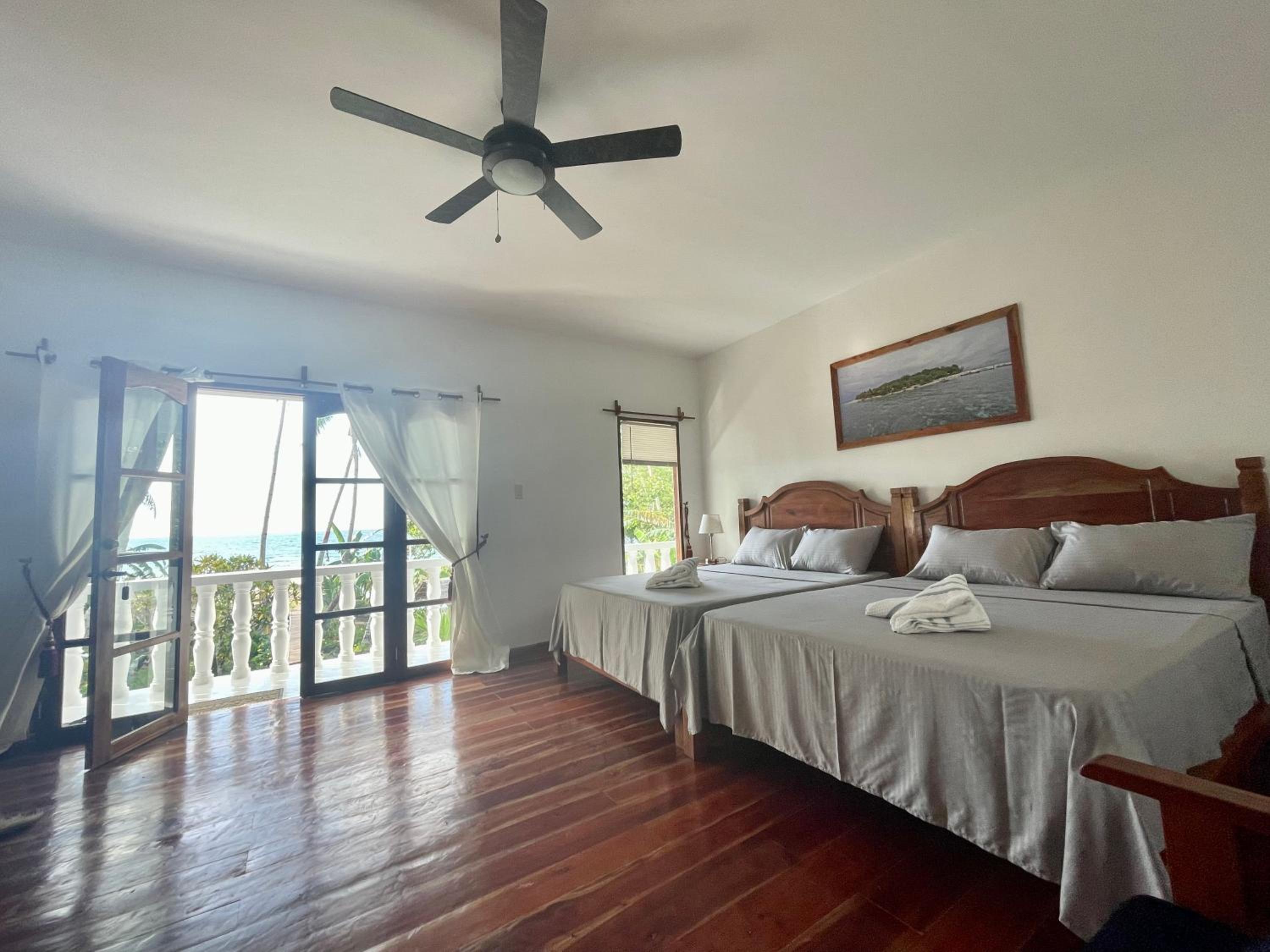 Family Room with Sea View - Photo 2