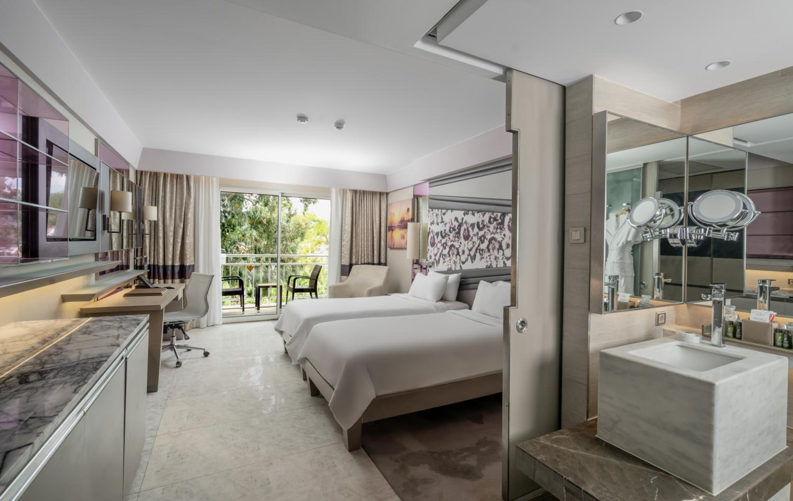 Deluxe Double Room with Garden View photo 2