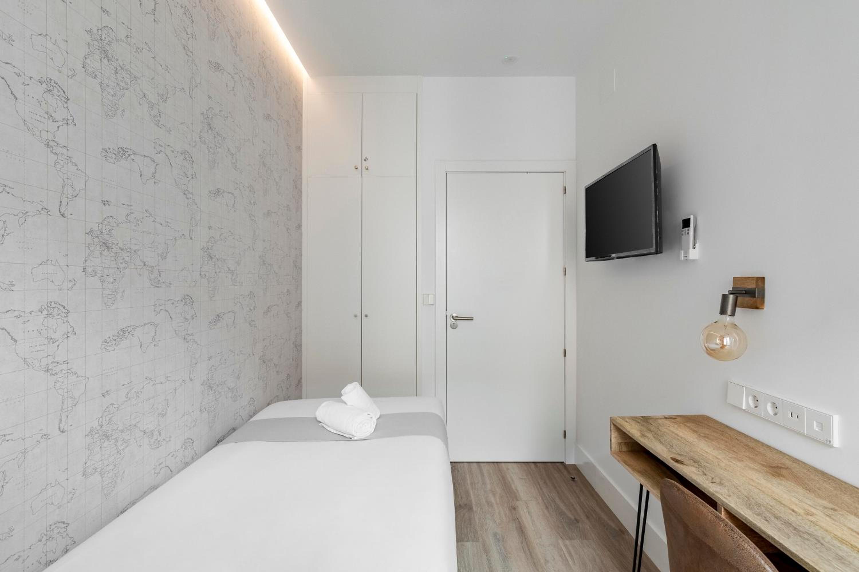 Deluxe Single Room with Balcony photo 2