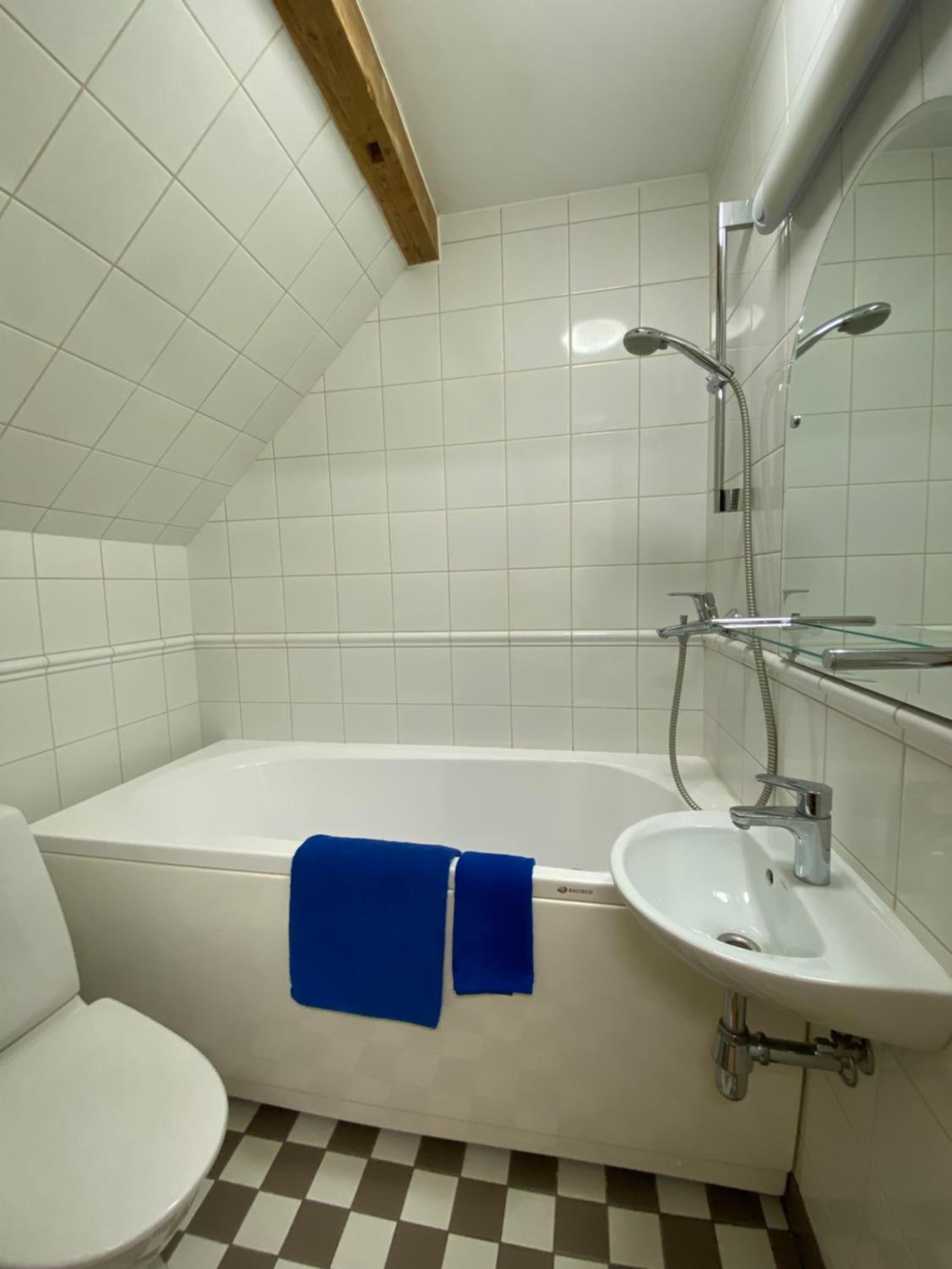 Family Room with Bath - Photo 2
