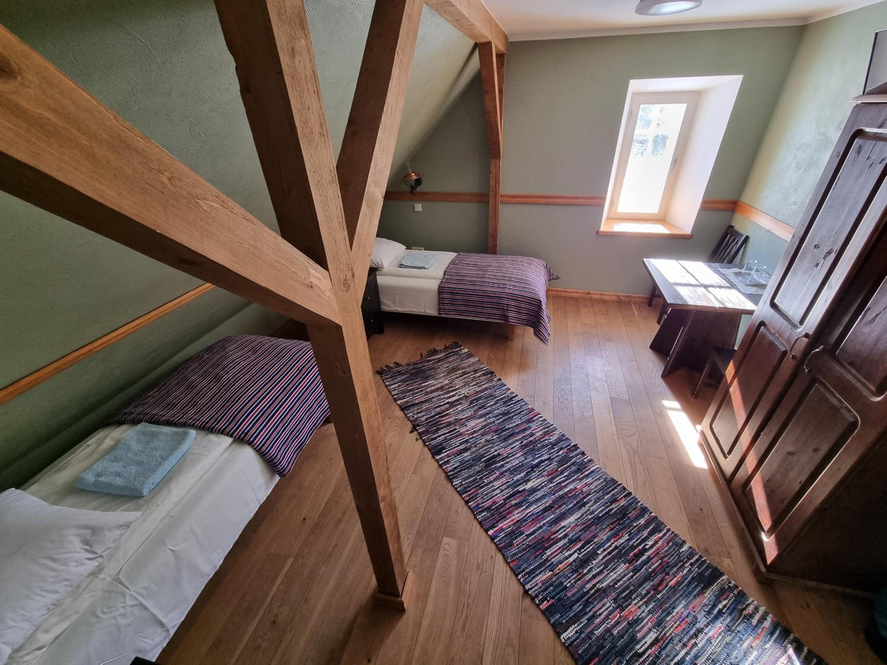 Twin Room - Photo 2