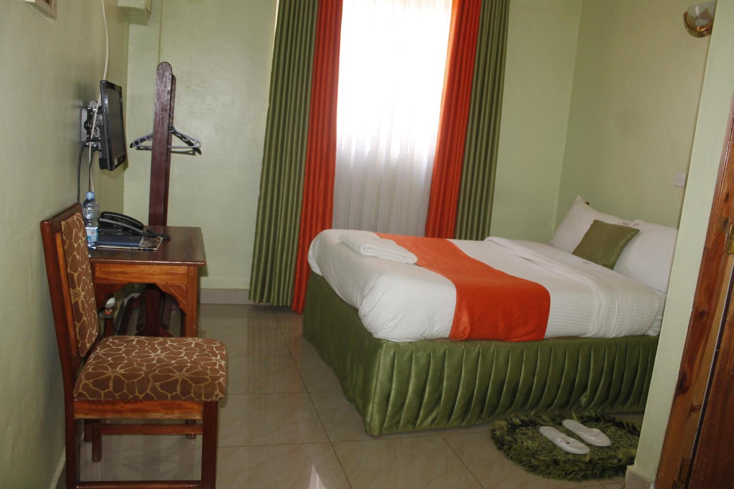 Single Room with Bathroom photo 1