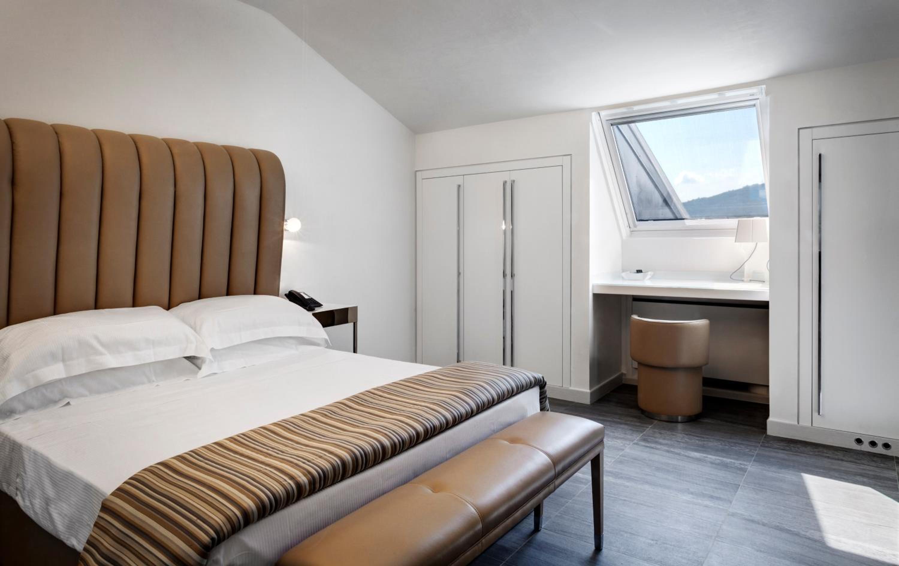 Suite with Spa Access - Attic - Photo 1