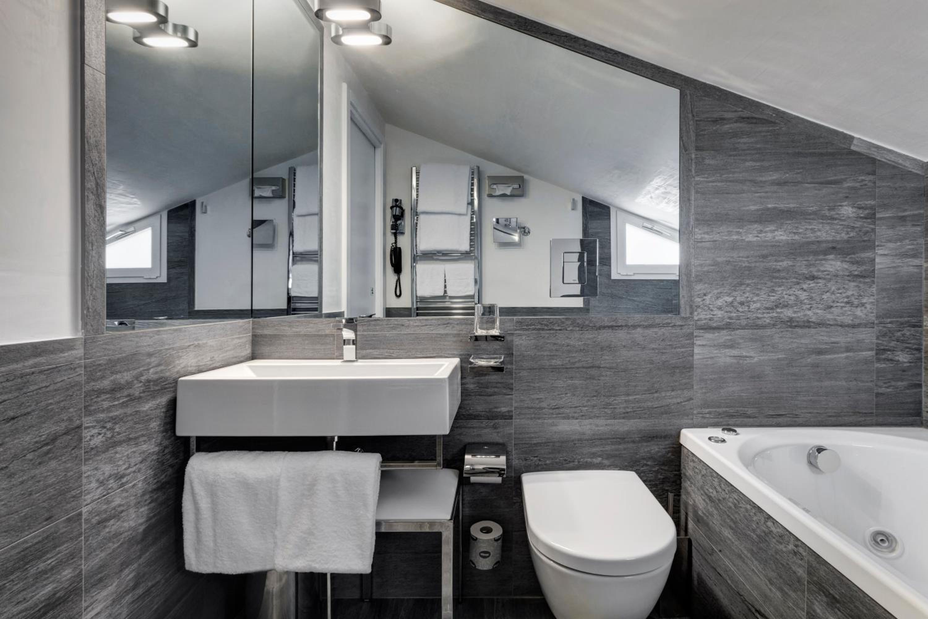 Suite with Spa Access - Attic - Photo 3