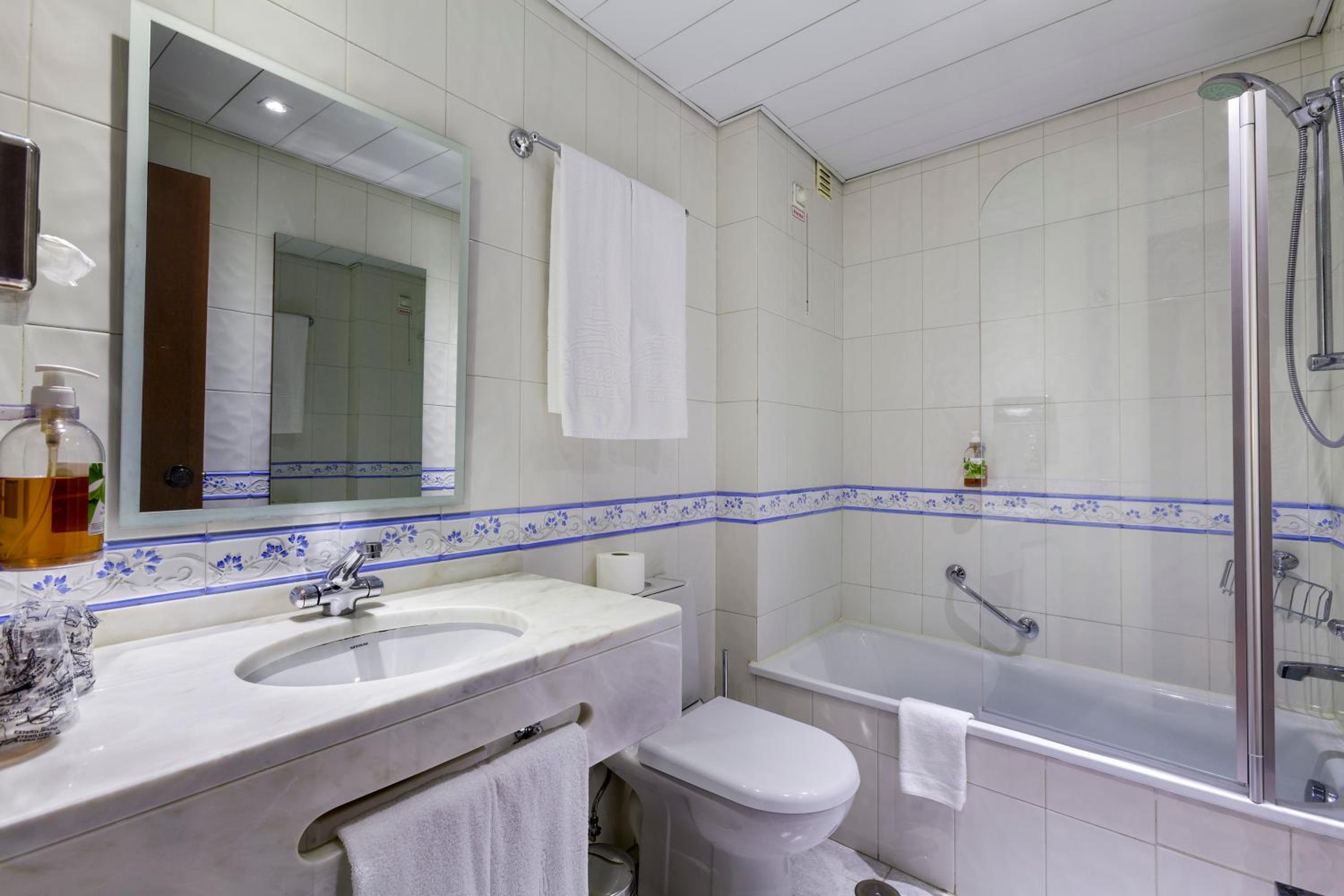 Suite (2 Adults + 2 Child up to 12 years) photo 3