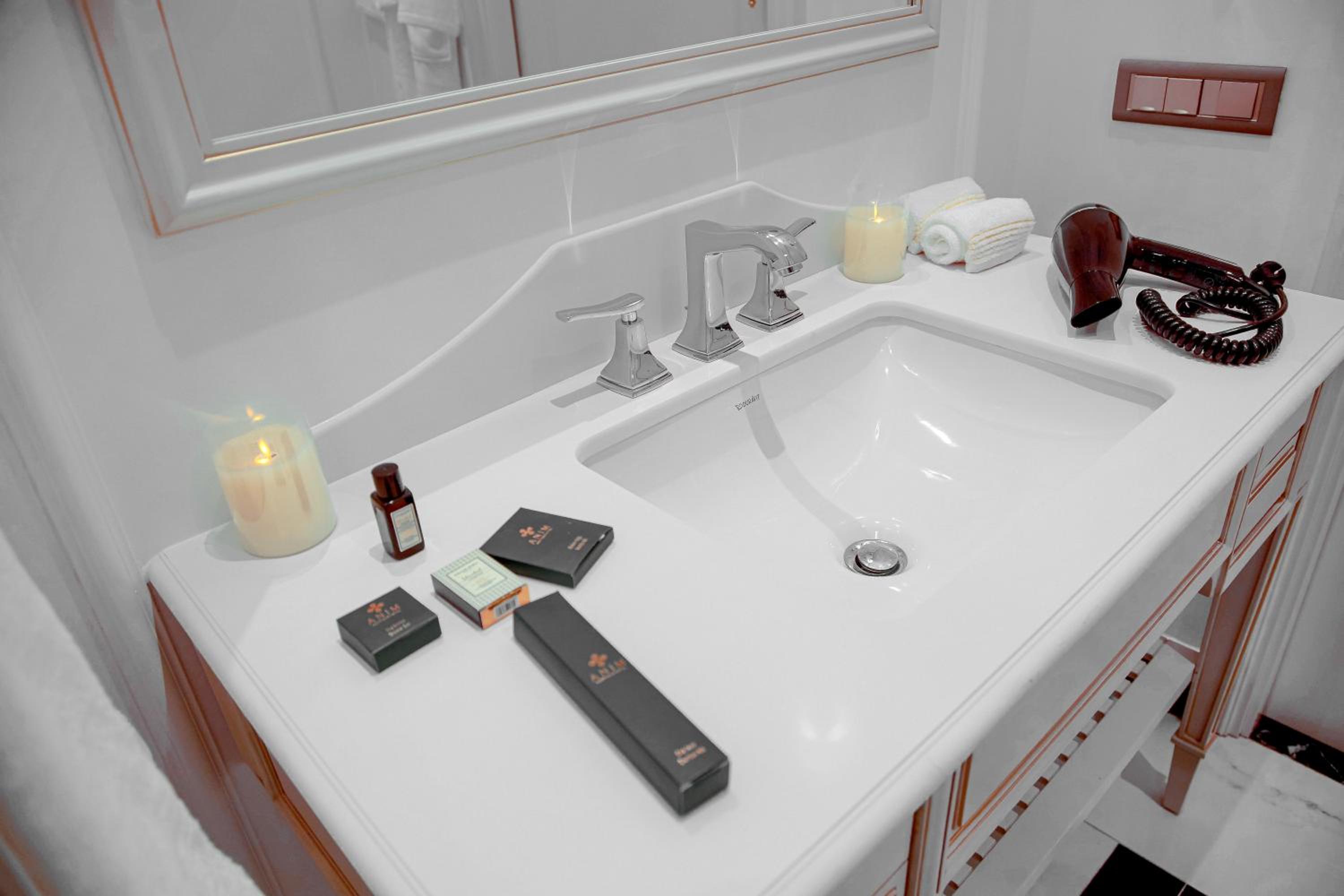 Deluxe Room - Photo 5