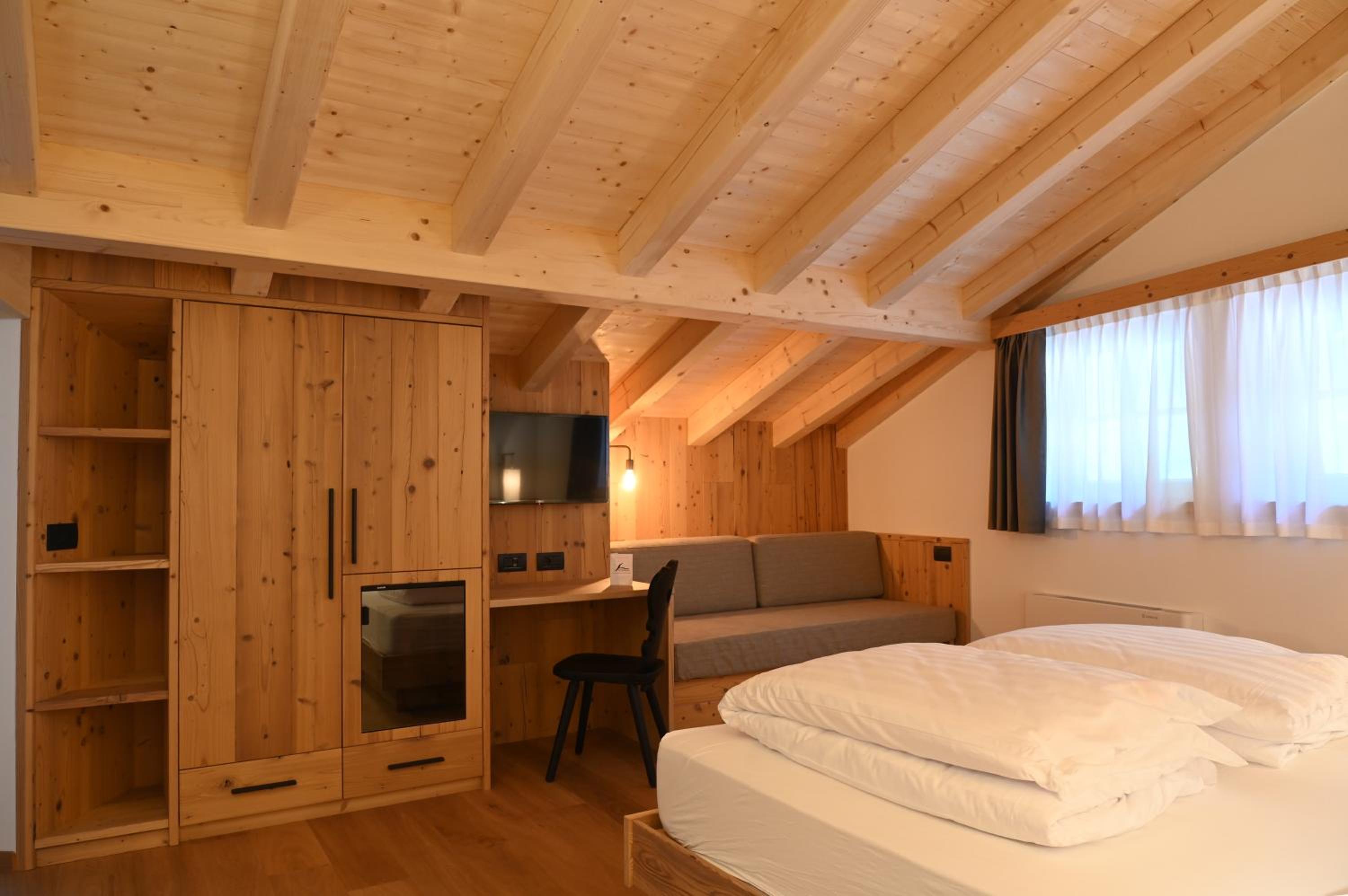 Deluxe Junior Suite photo 3