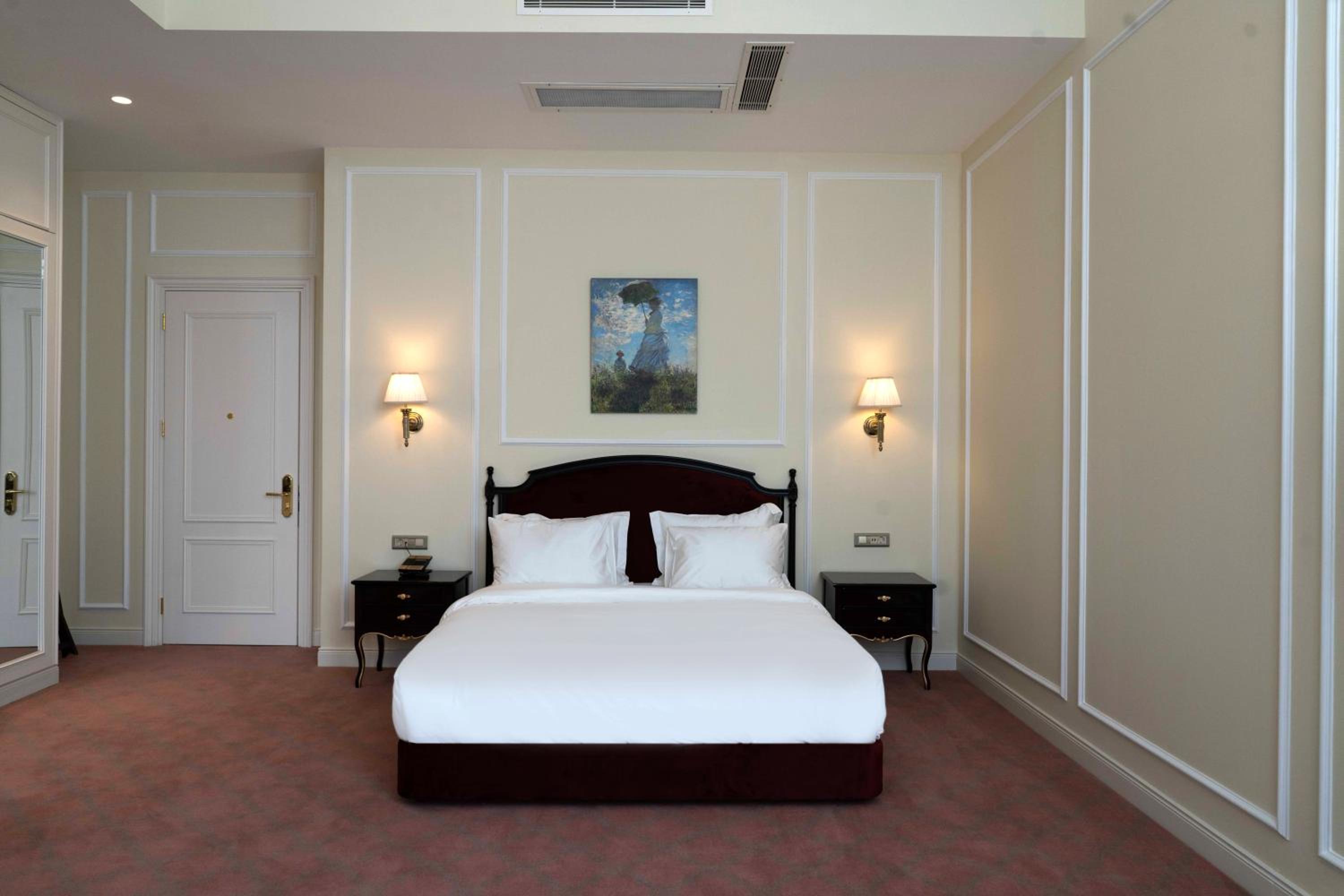 Deluxe King Room - Photo 5