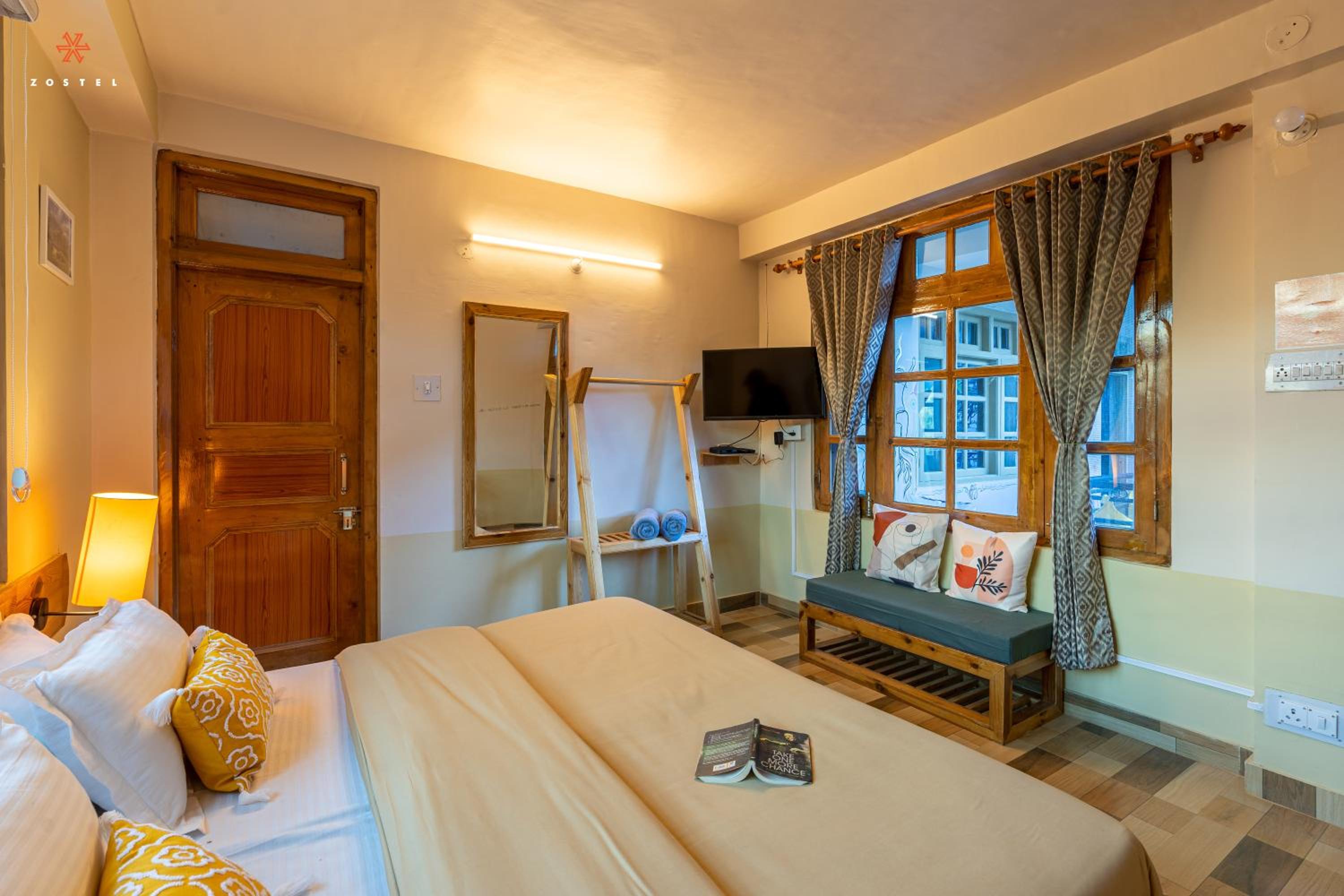 Deluxe Room - Photo 9