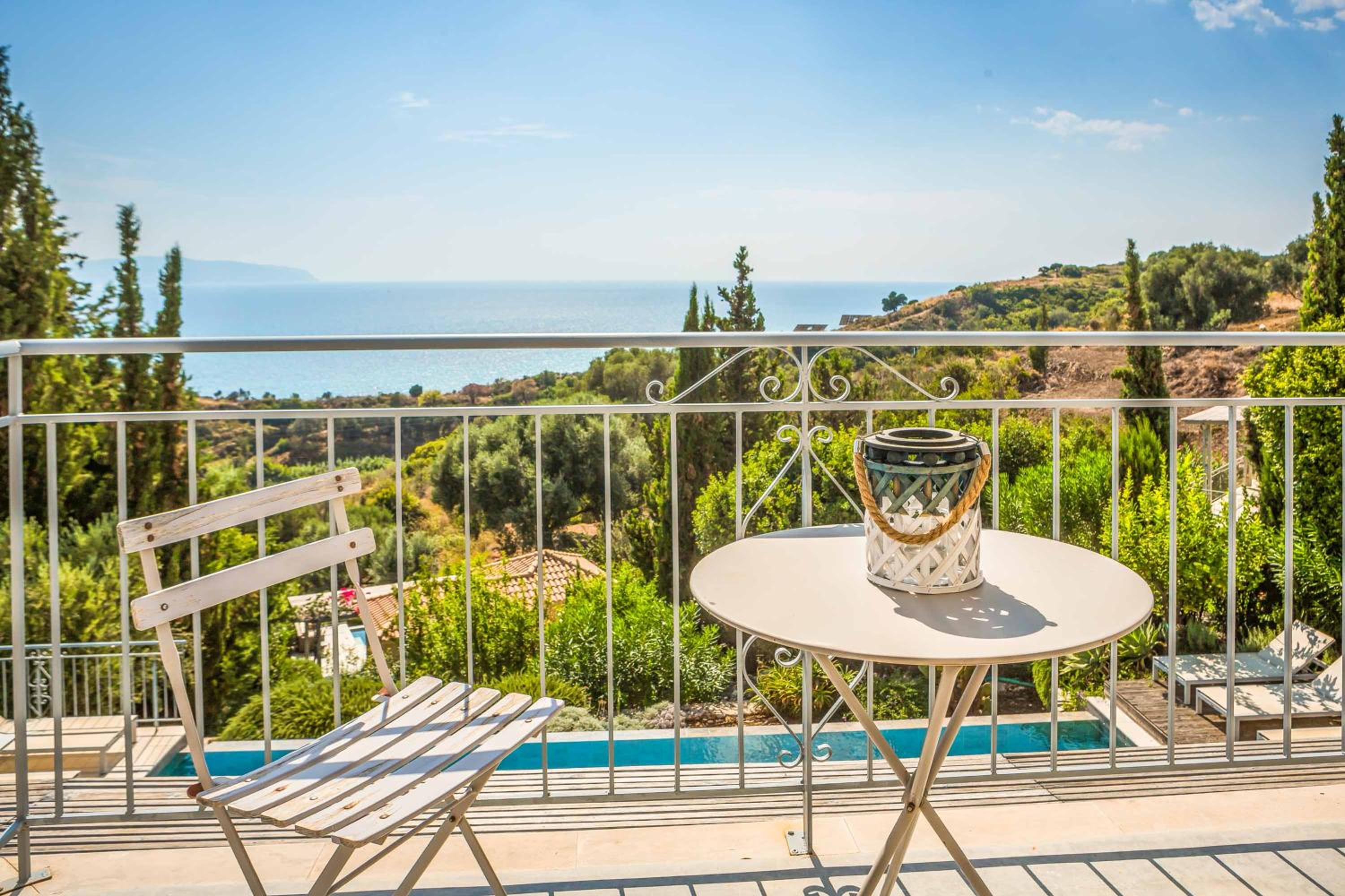 Villa photo 2
