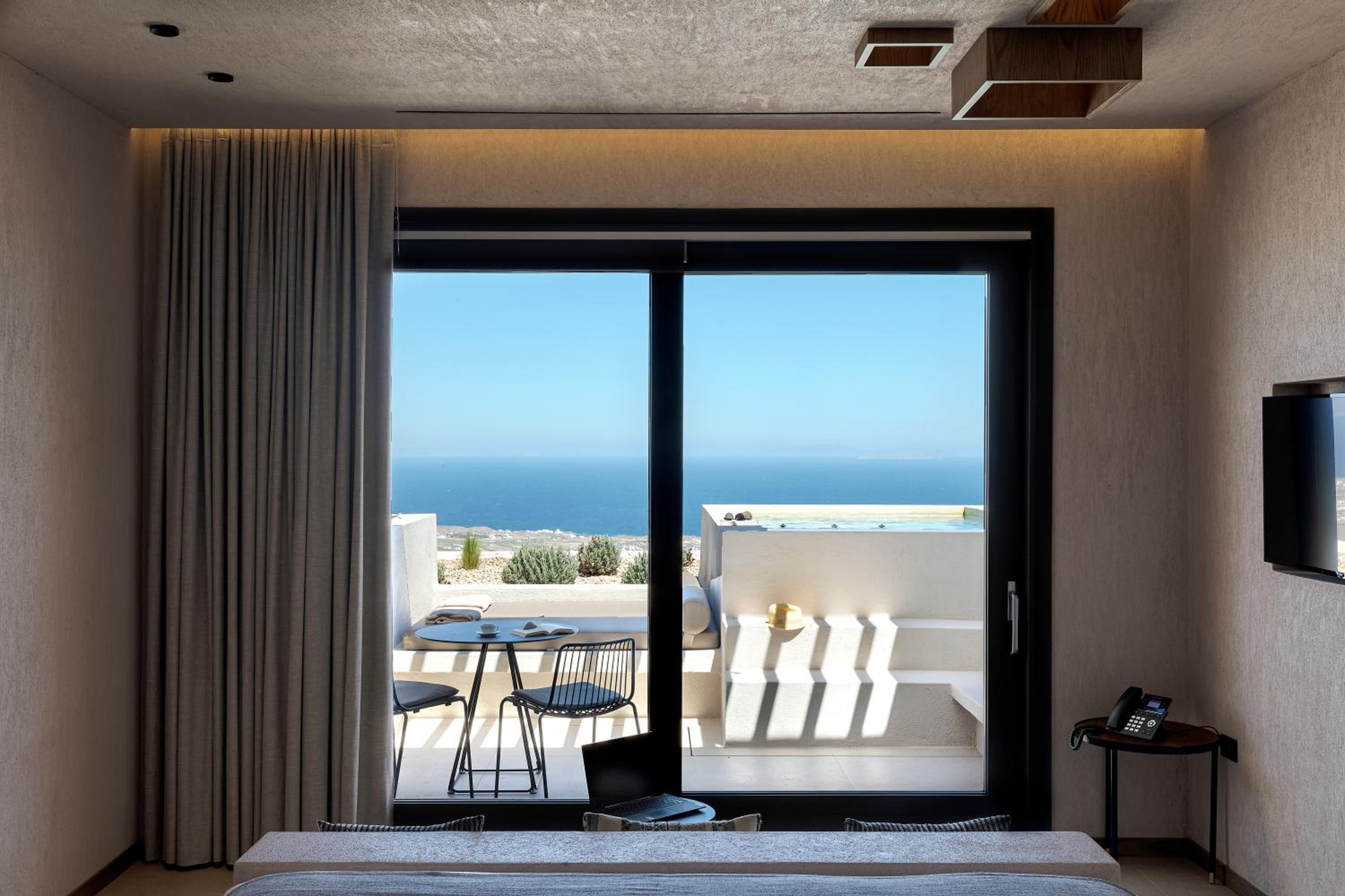 Elegant Suite with Hot Tub photo 3
