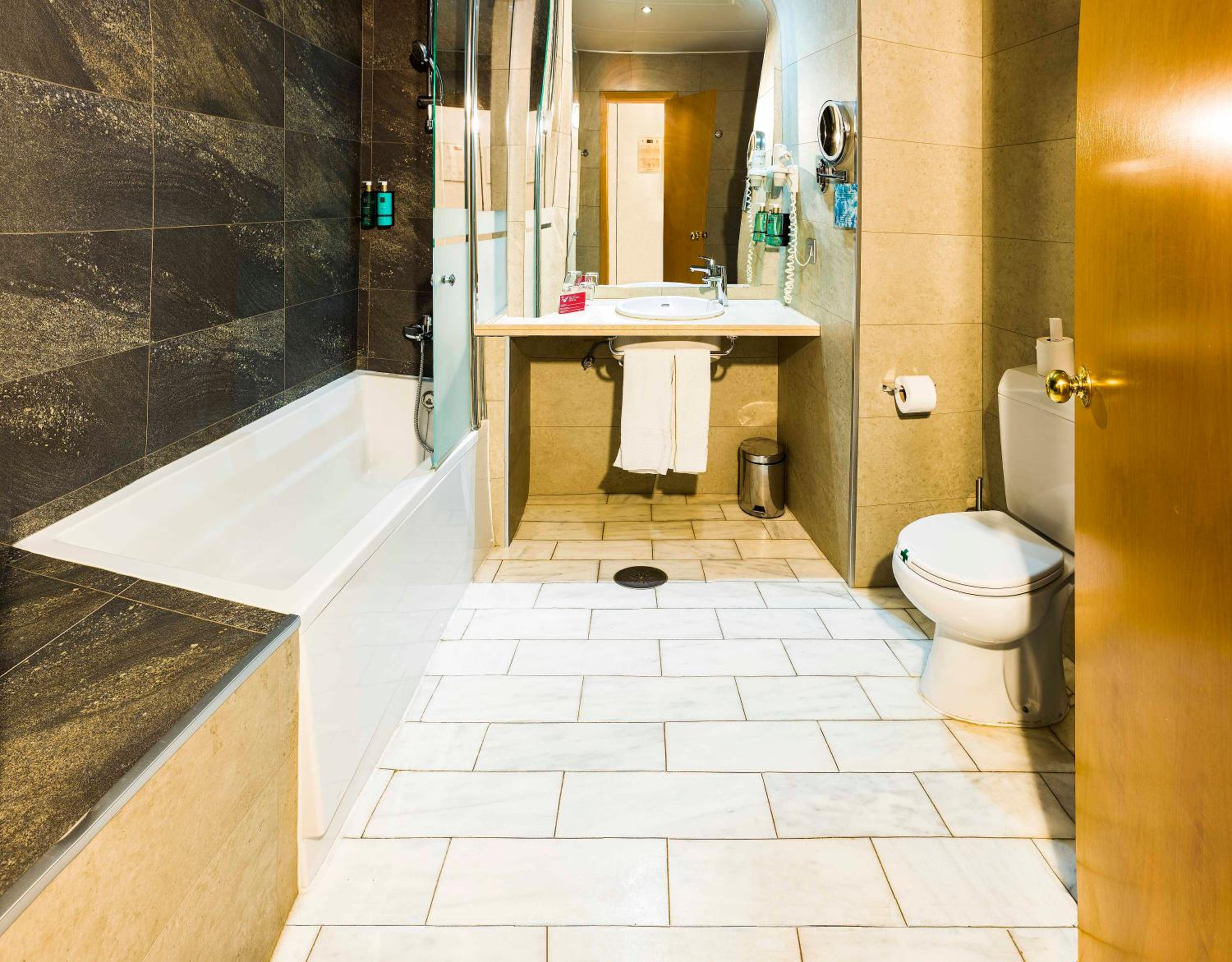 Standard Twin Room - Photo 4