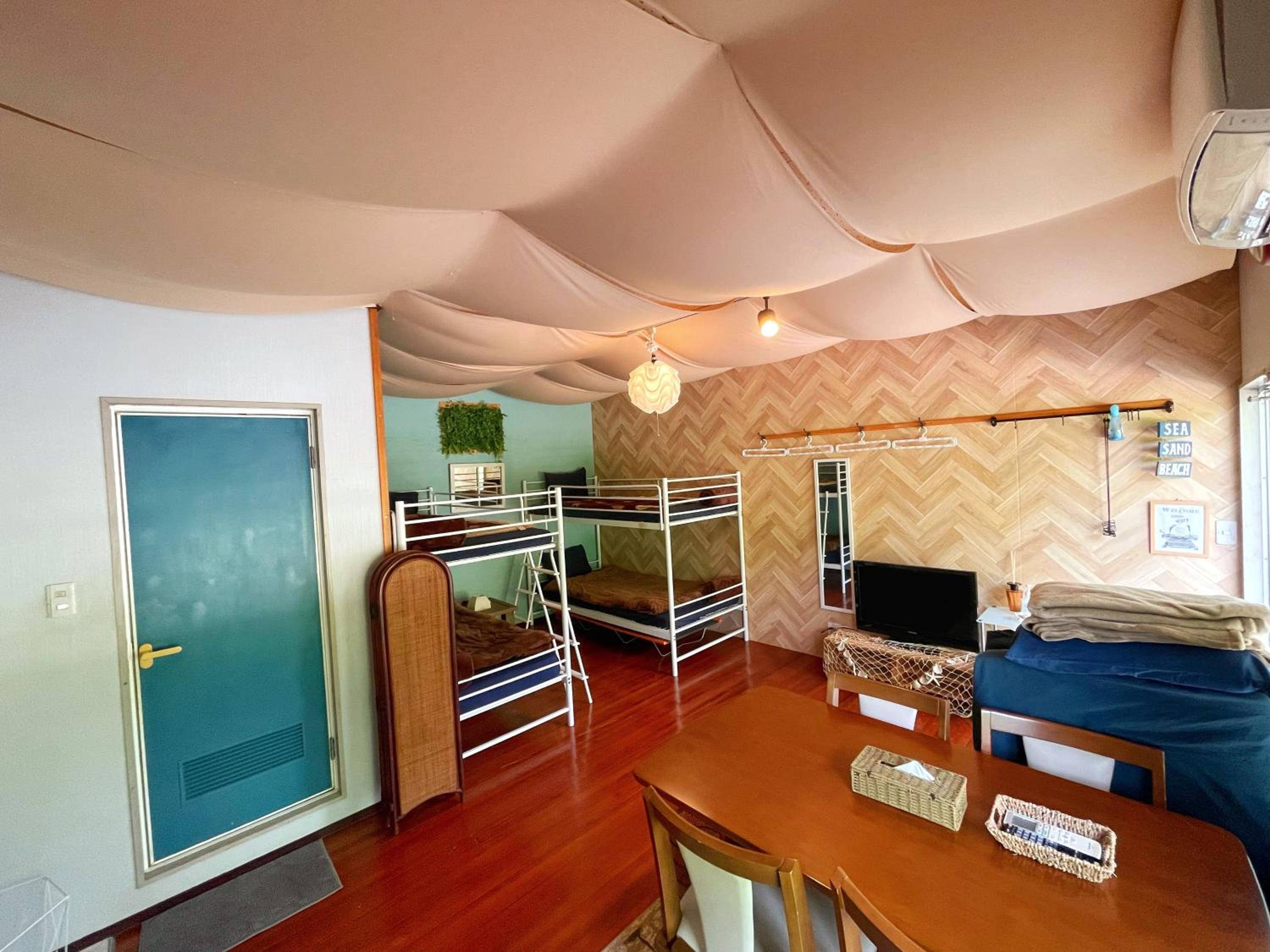Quadruple Room with Private Bathroom photo 1