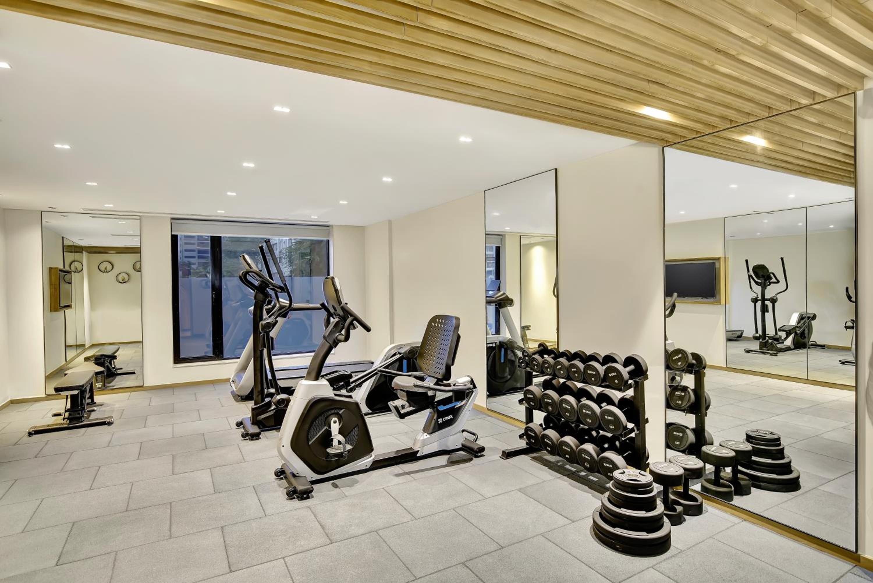 Suite Room - Photo 12