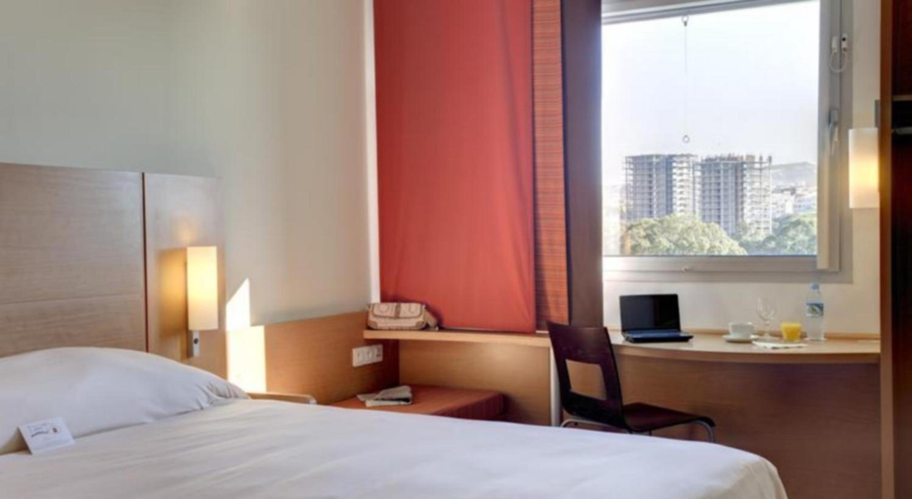 Standard Double Room - Photo 15
