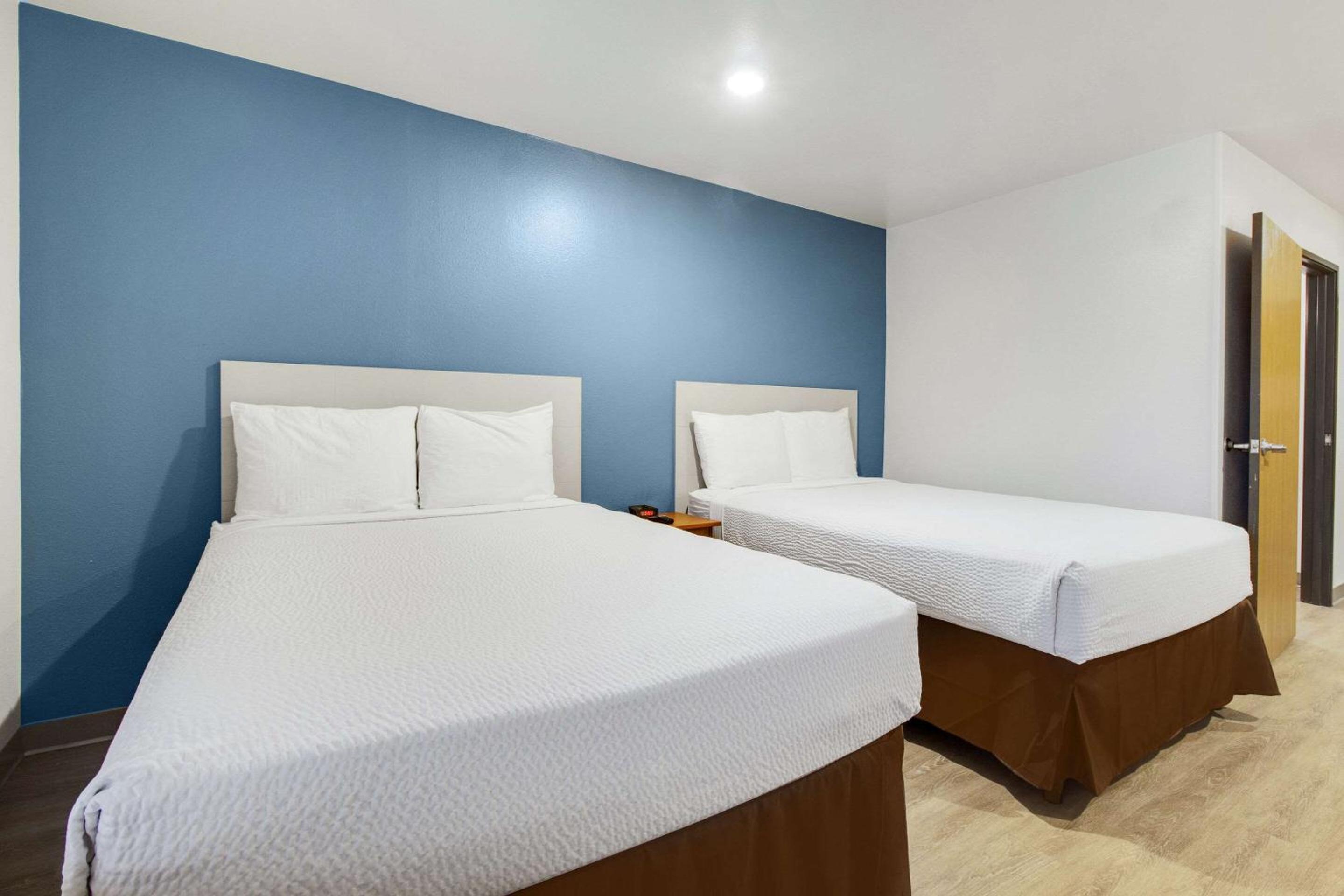 Double Room with Two Double Beds - Accessible/Non-Smoking photo 1