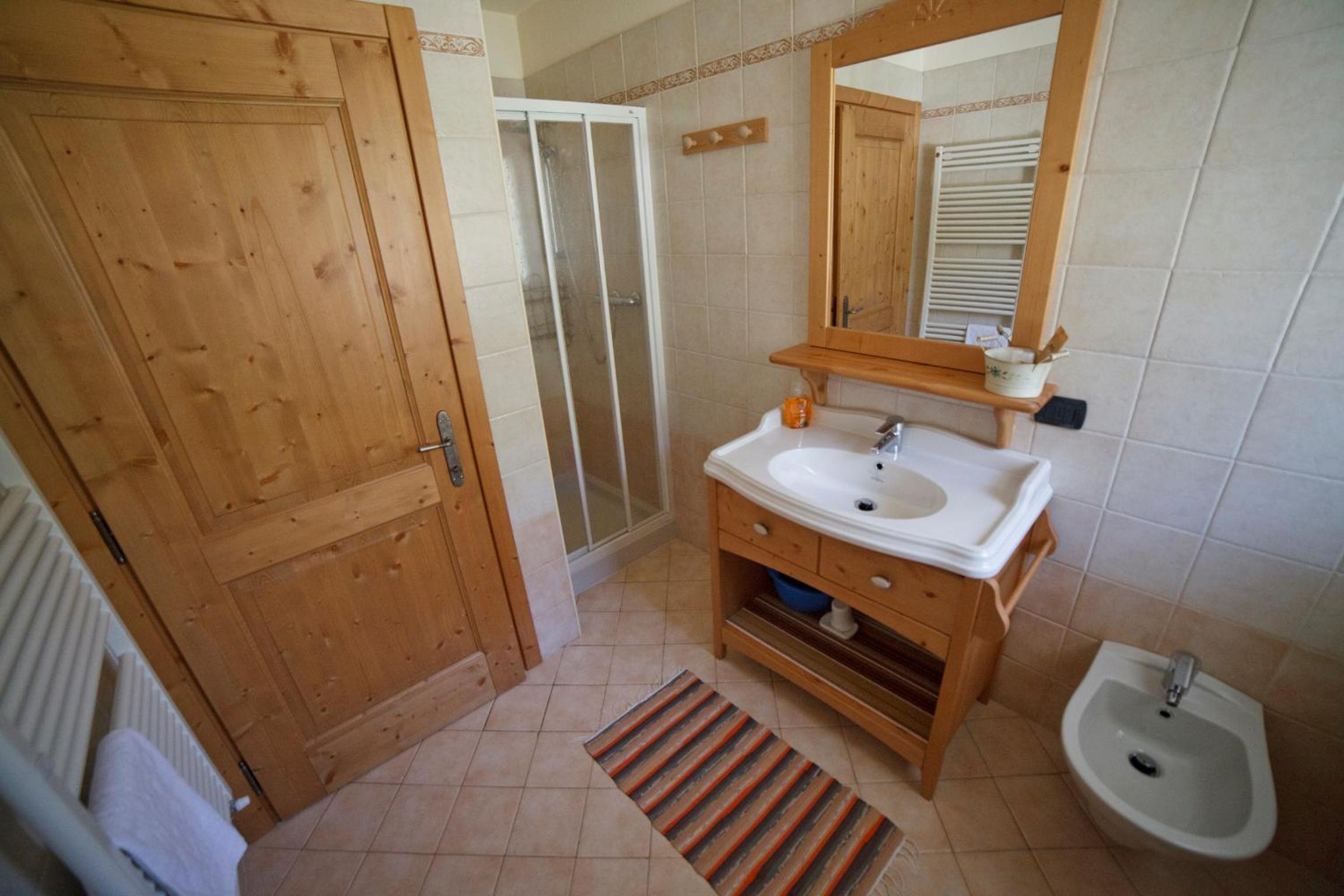 Apartment with Mountain View - Photo 5