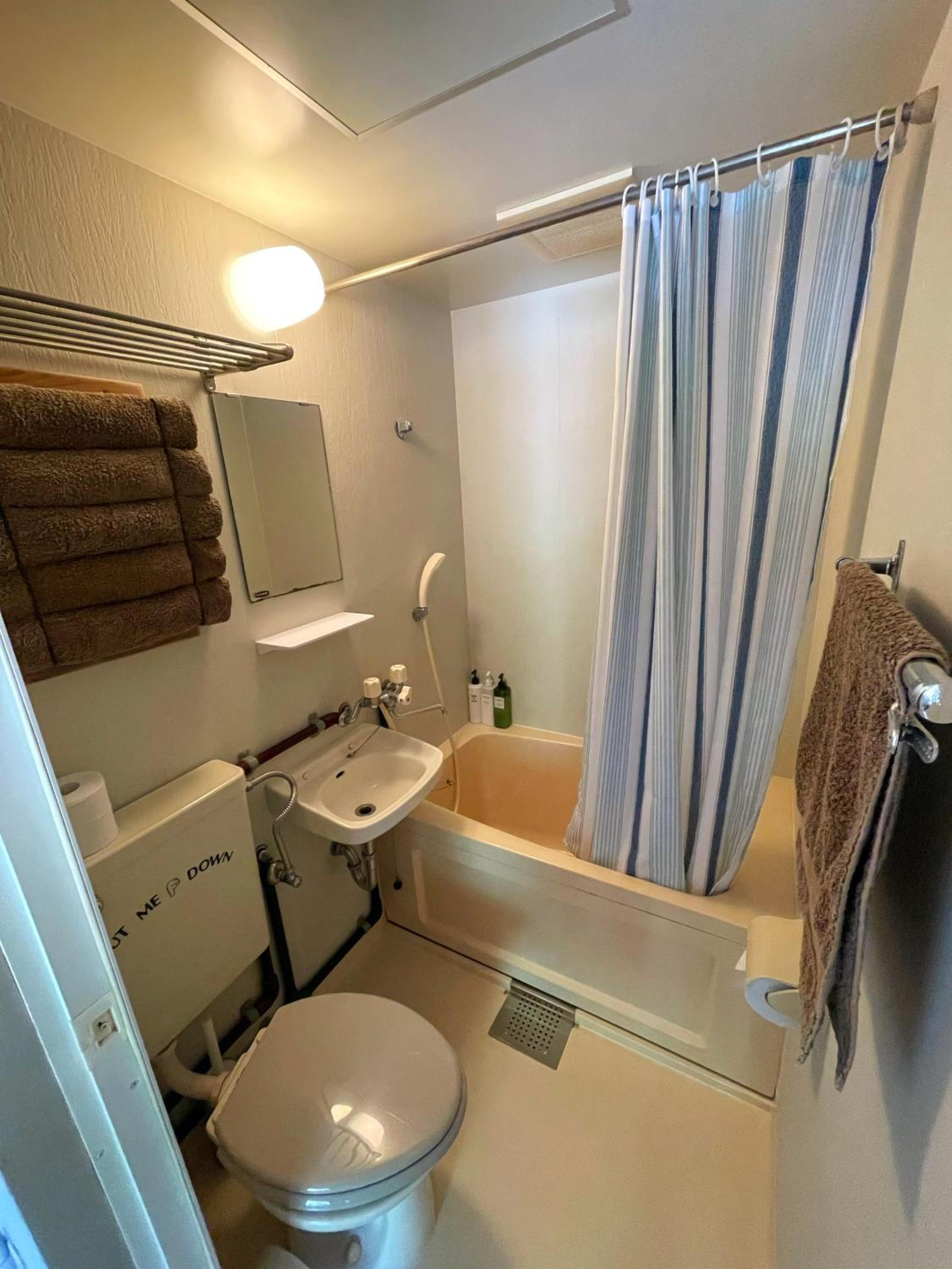 Quadruple Room with Private Bathroom photo 2