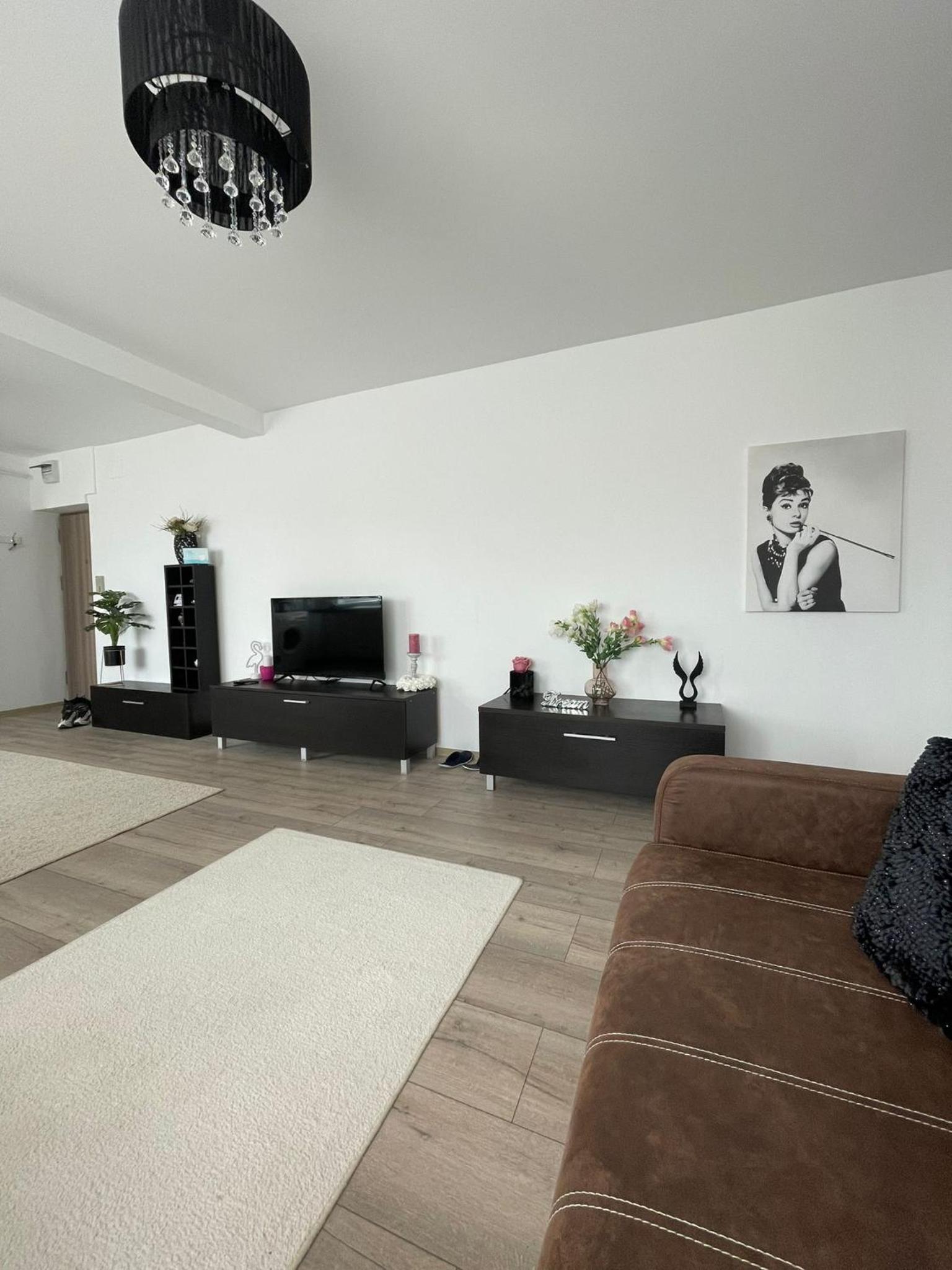 Two-Bedroom Apartment - Photo 18